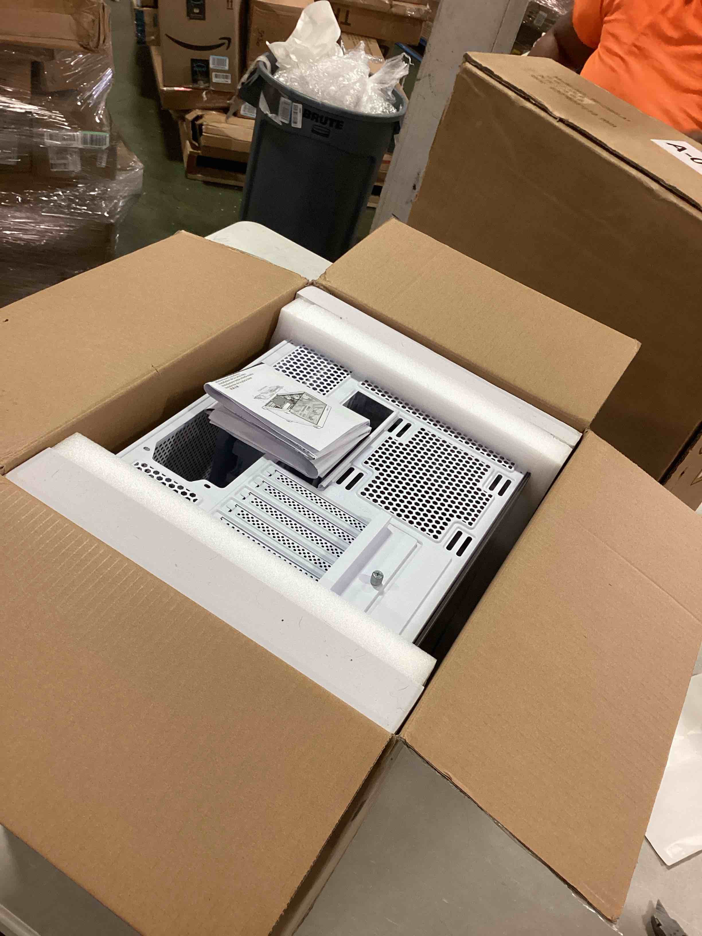 https://s3.amazonaws.com/lotting-images-prod/bidfta/RED6206085_1712084404336.jpeg