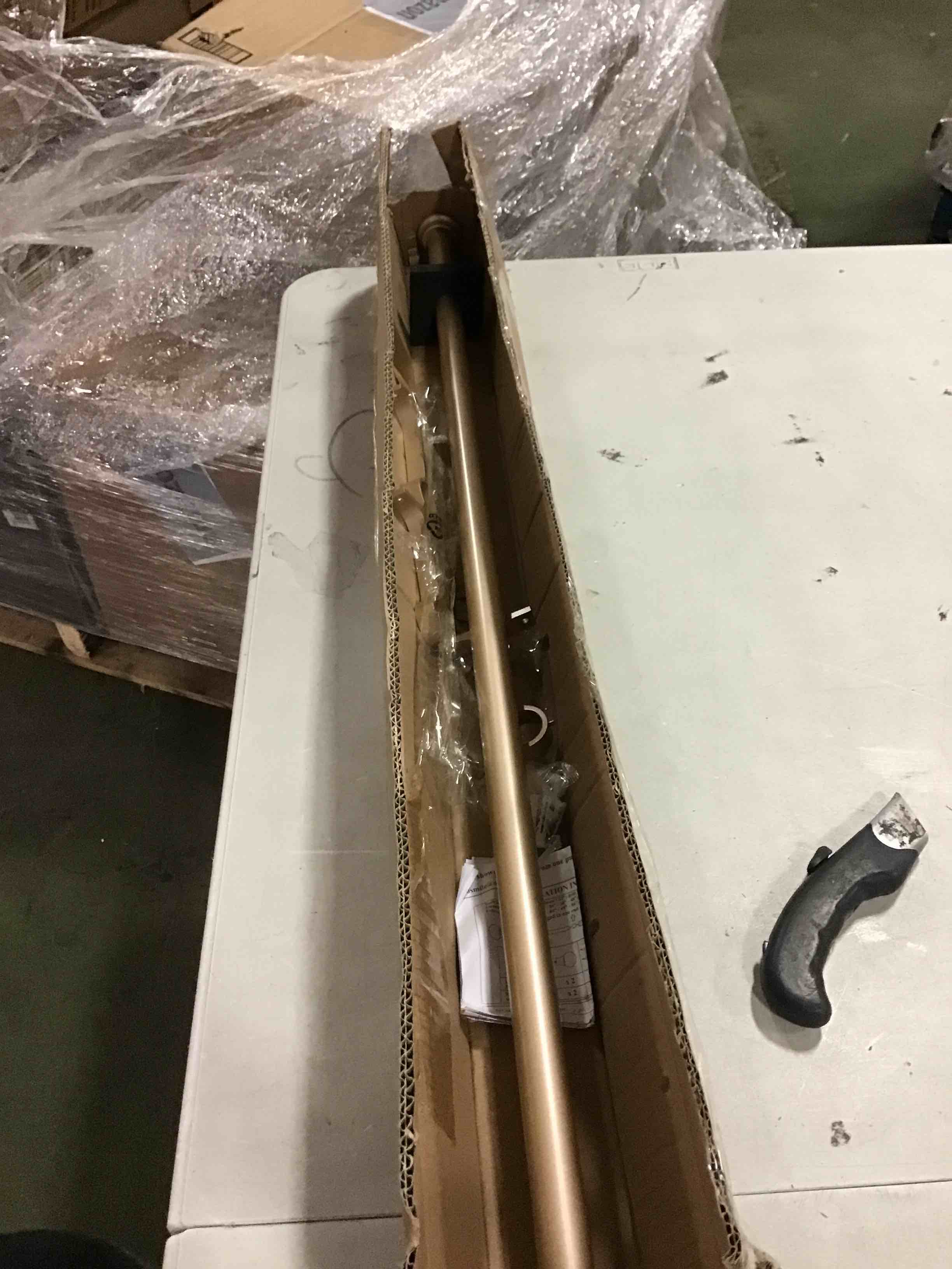 https://s3.amazonaws.com/lotting-images-prod/bidfta/RED6206132_1712147394379.jpeg