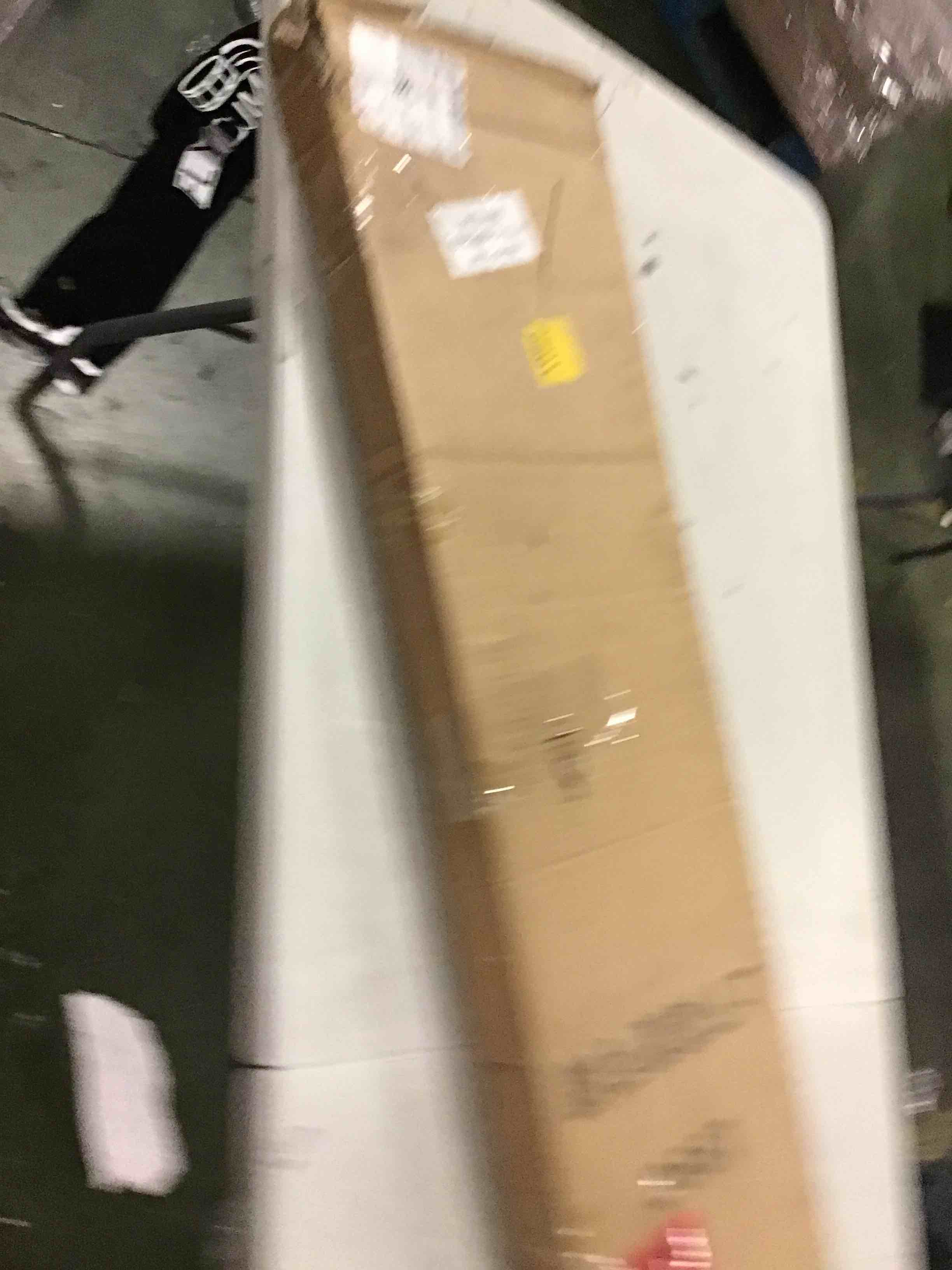 https://s3.amazonaws.com/lotting-images-prod/bidfta/RED6206140_1712149097963.jpeg