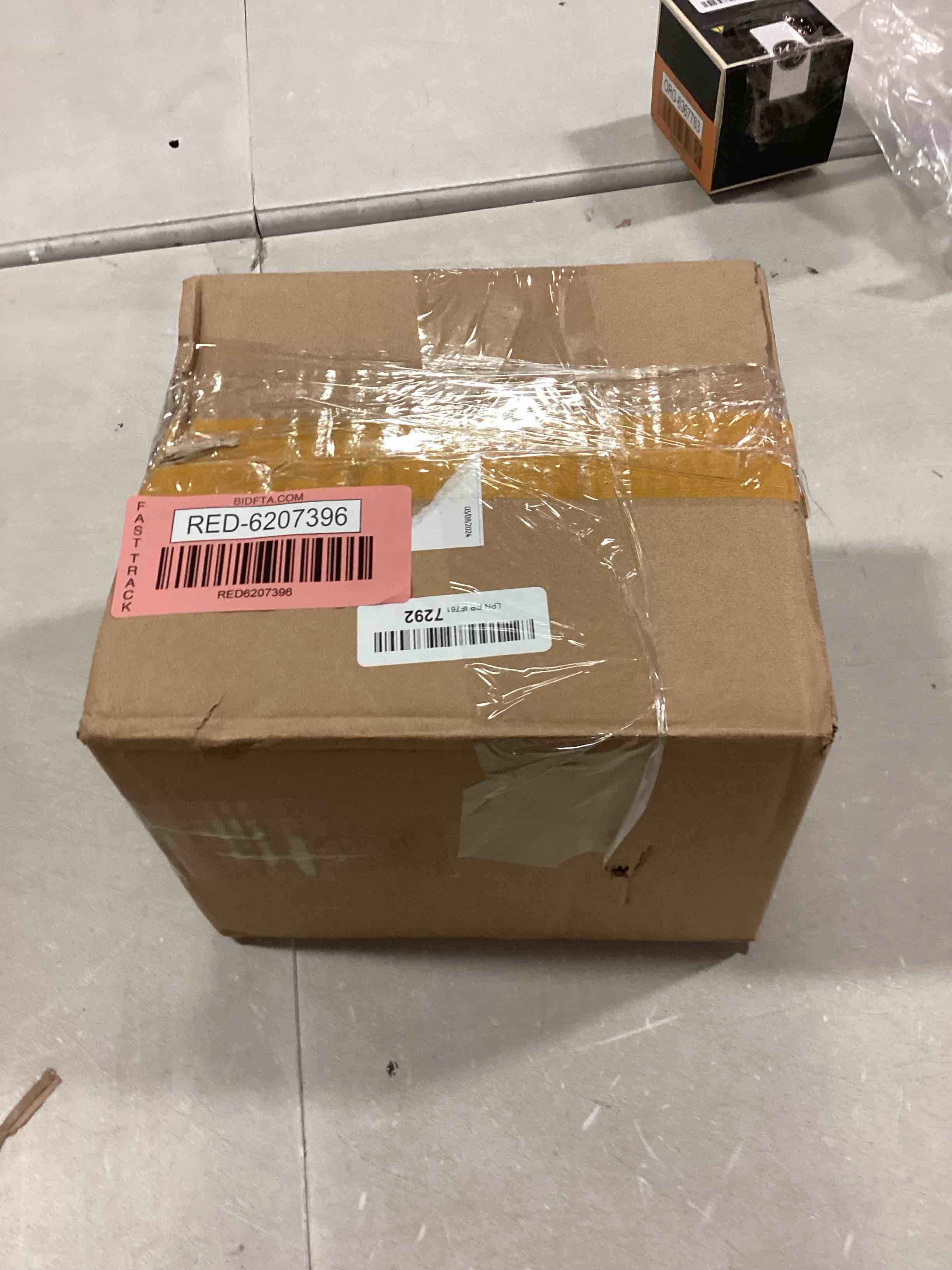 https://s3.amazonaws.com/lotting-images-prod/bidfta/RED6207396_1713551740925.jpeg