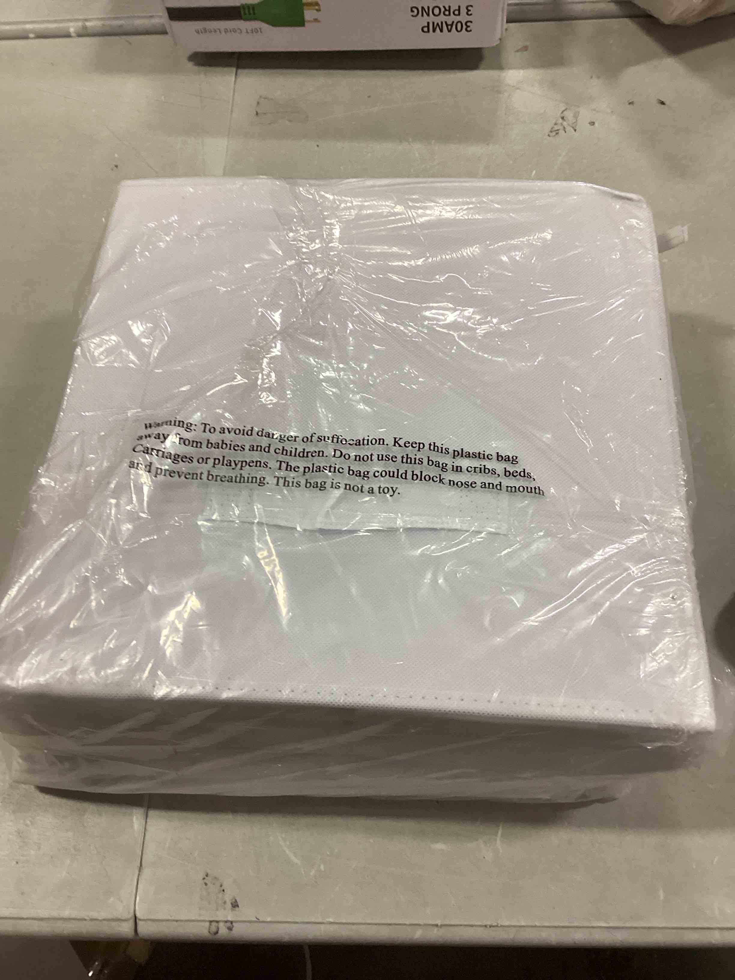 https://s3.amazonaws.com/lotting-images-prod/bidfta/RED6207400_1713552163924.jpeg