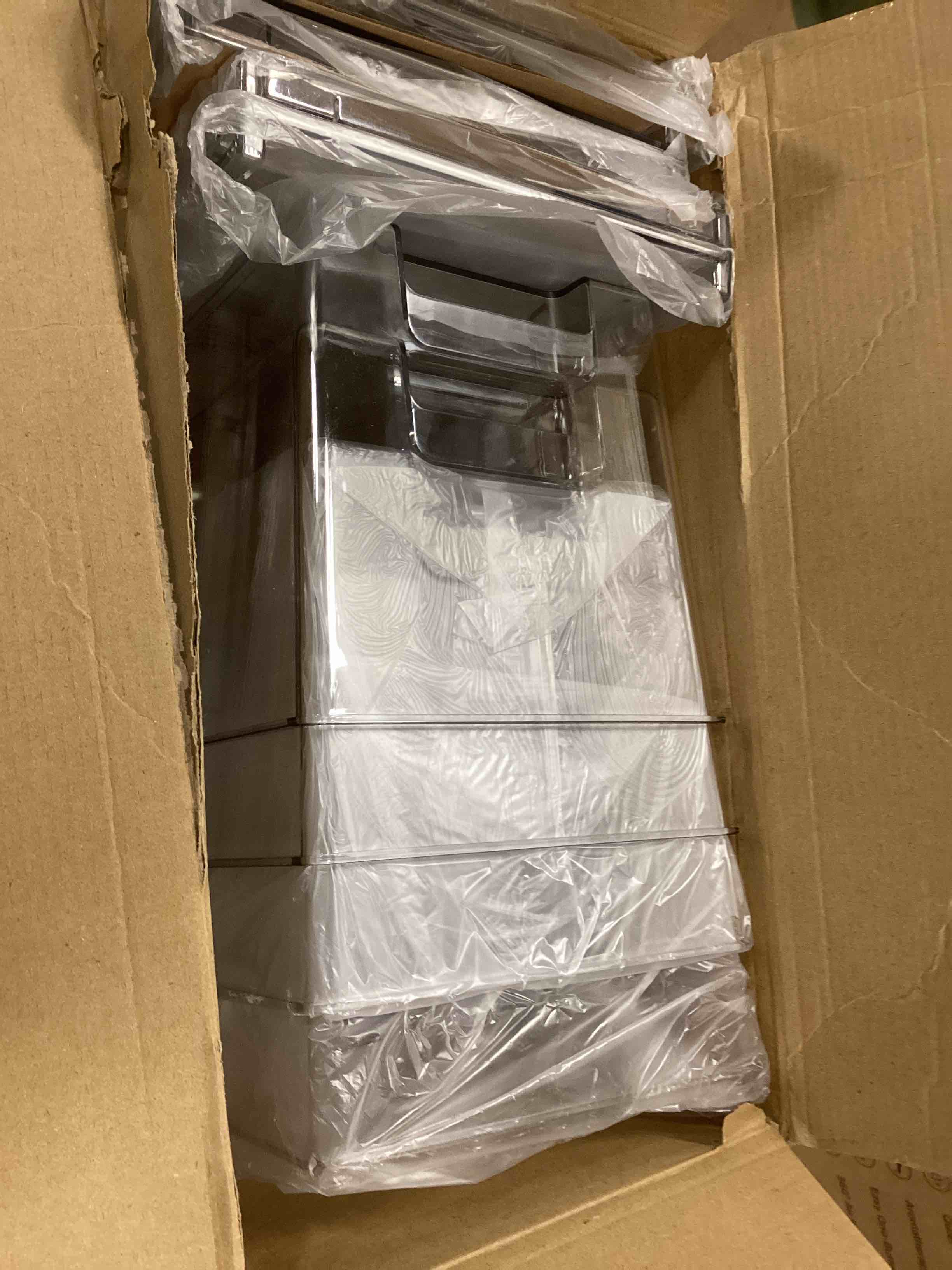 https://s3.amazonaws.com/lotting-images-prod/bidfta/RED6208079_1712143147838.jpeg