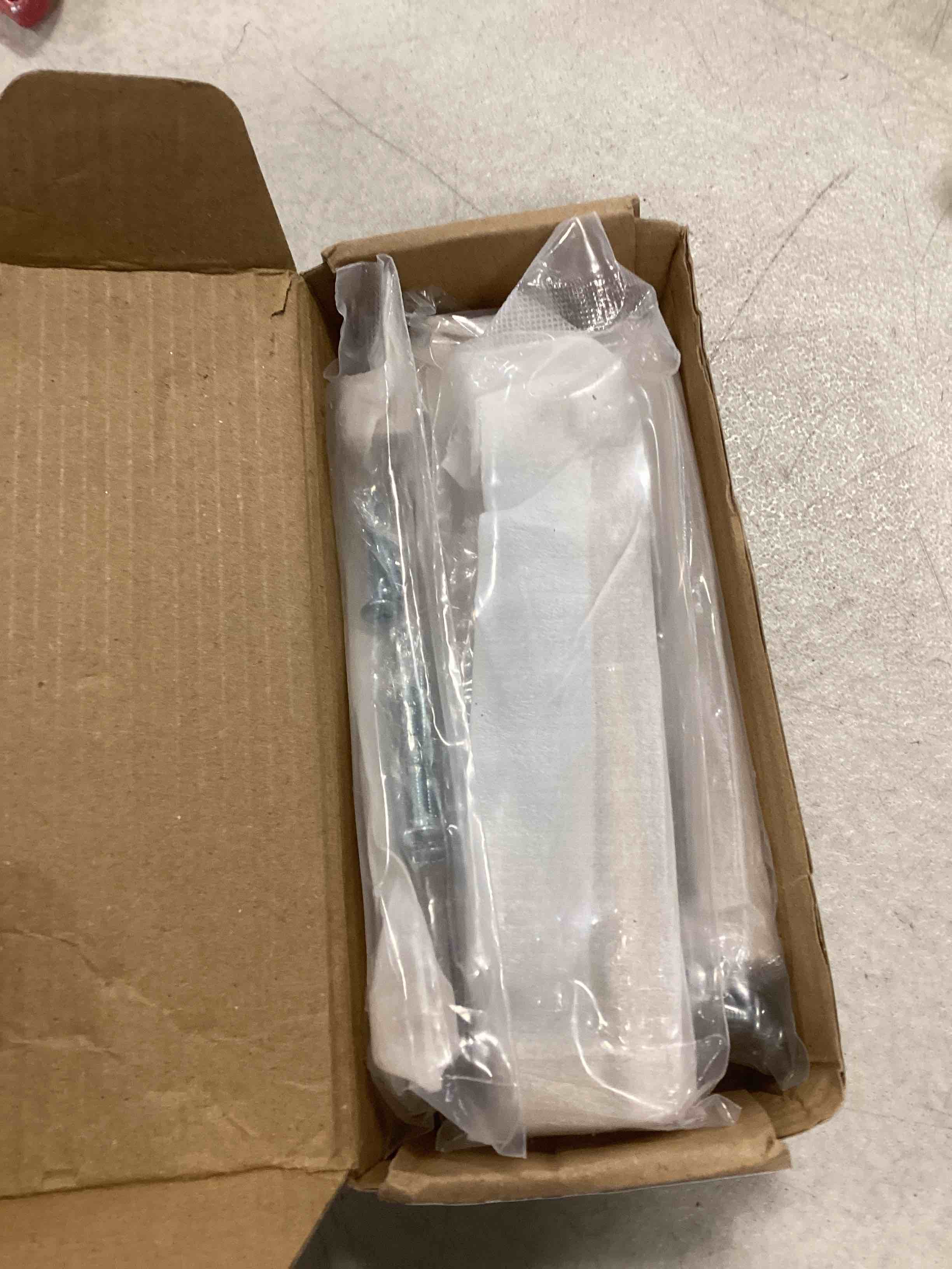 https://s3.amazonaws.com/lotting-images-prod/bidfta/RED6208893_1712346701569.jpeg