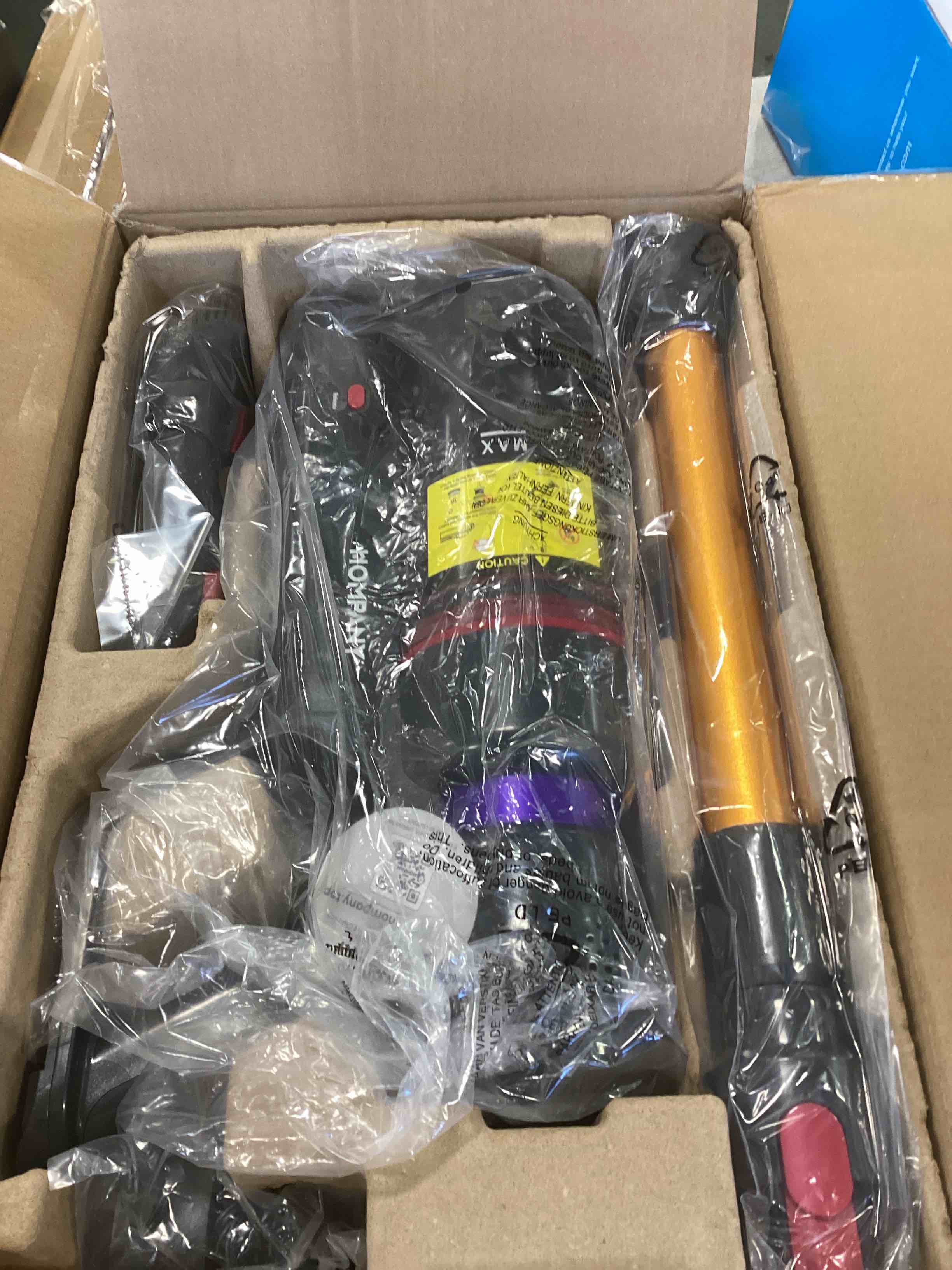 https://s3.amazonaws.com/lotting-images-prod/bidfta/RED6208927_1712421420087.jpeg