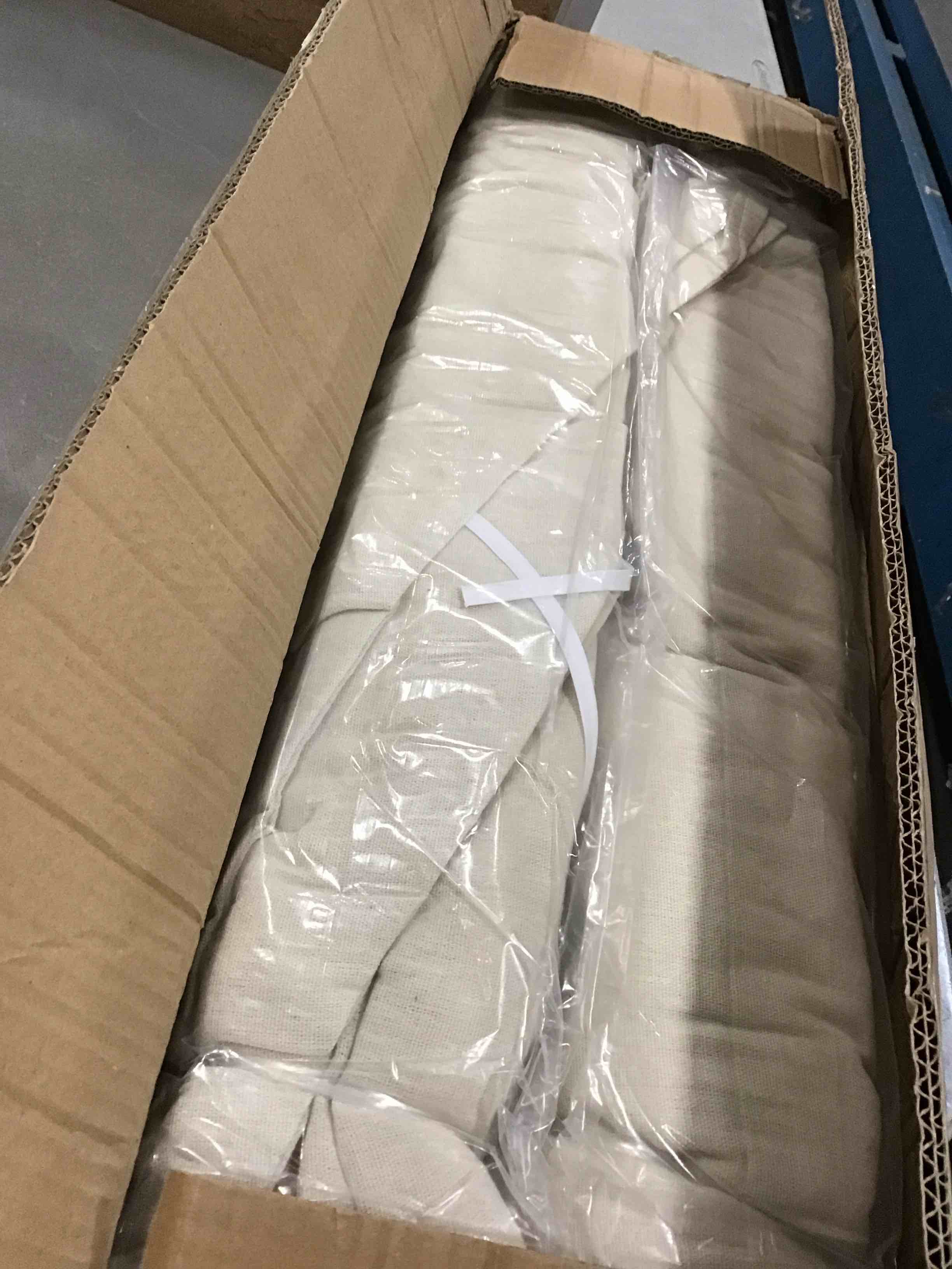 https://s3.amazonaws.com/lotting-images-prod/bidfta/RED6209218_1712240850697.jpeg