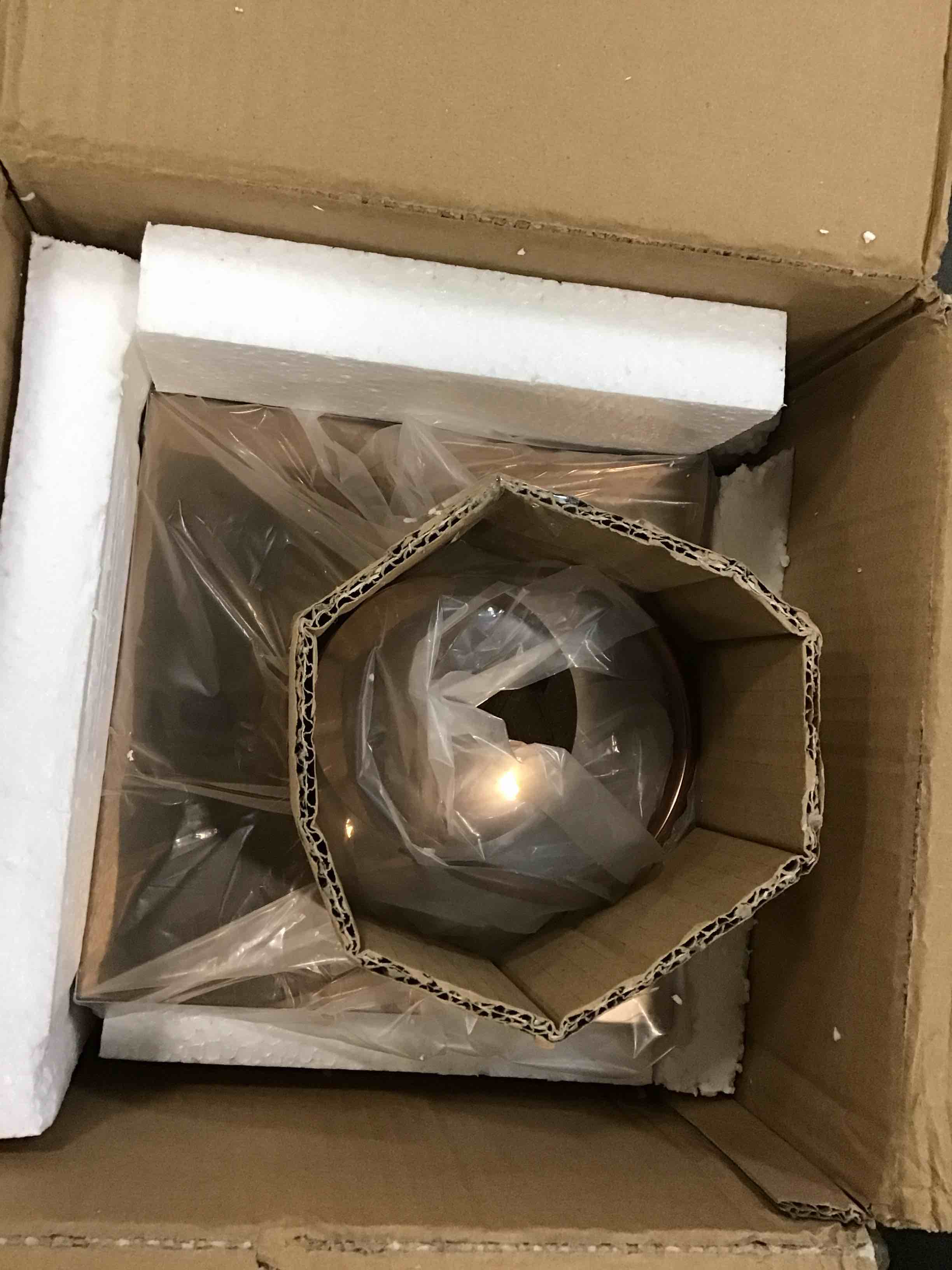 https://s3.amazonaws.com/lotting-images-prod/bidfta/RED6209472_1712320258251.jpeg