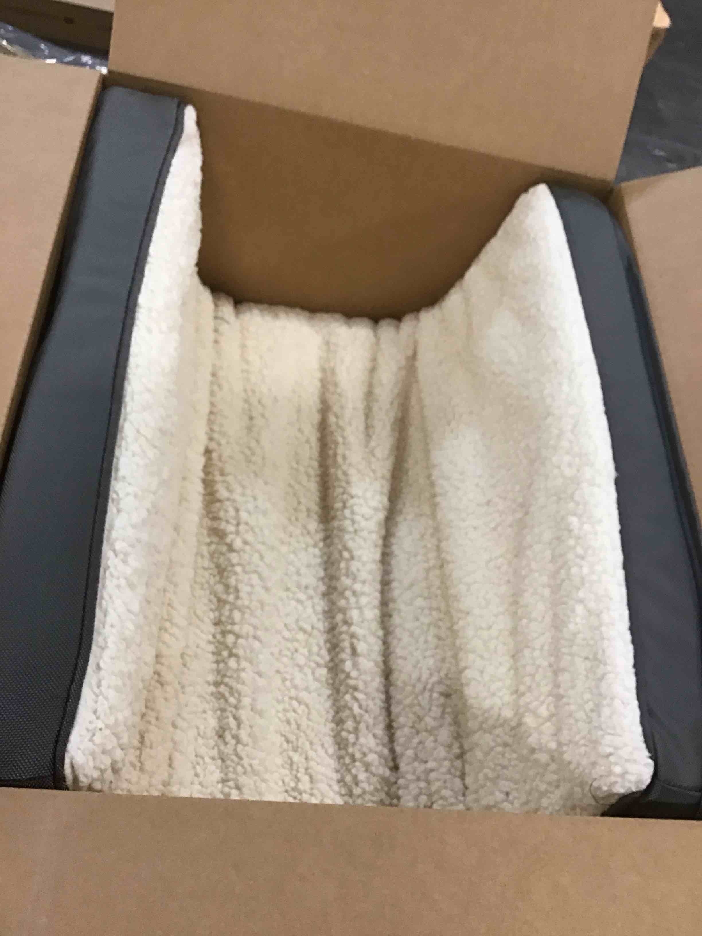 https://s3.amazonaws.com/lotting-images-prod/bidfta/RED6209548_1712330108679.jpeg