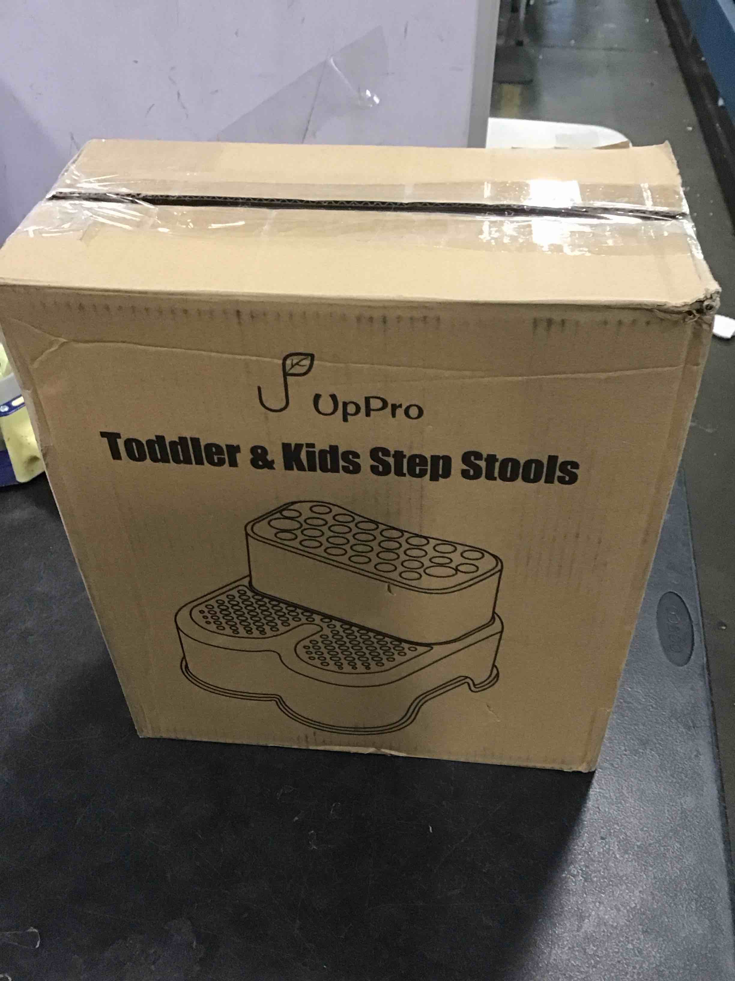 https://s3.amazonaws.com/lotting-images-prod/bidfta/RED6209770_1712408043168.jpeg