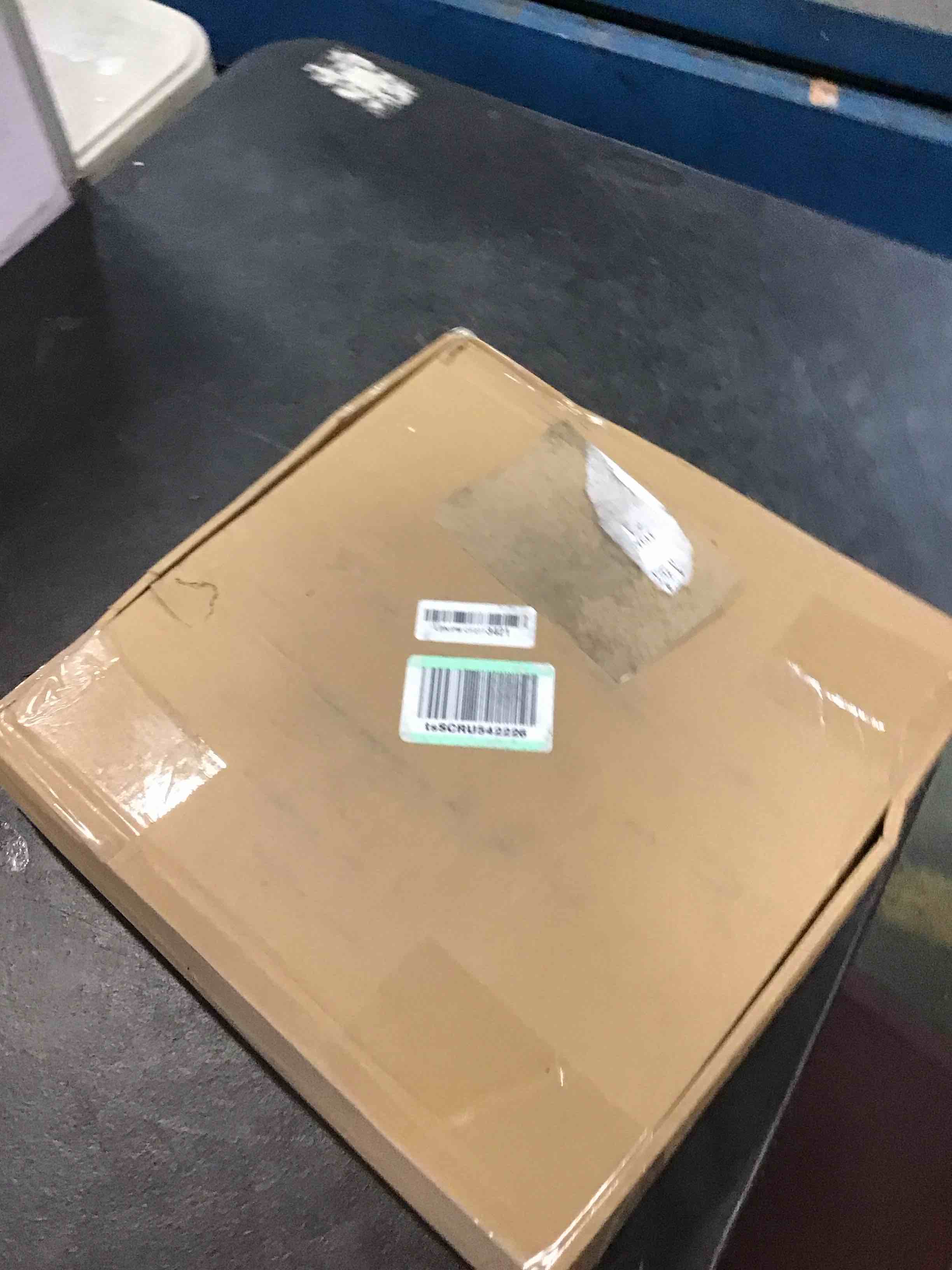 https://s3.amazonaws.com/lotting-images-prod/bidfta/RED6210014_1712499892363.jpeg