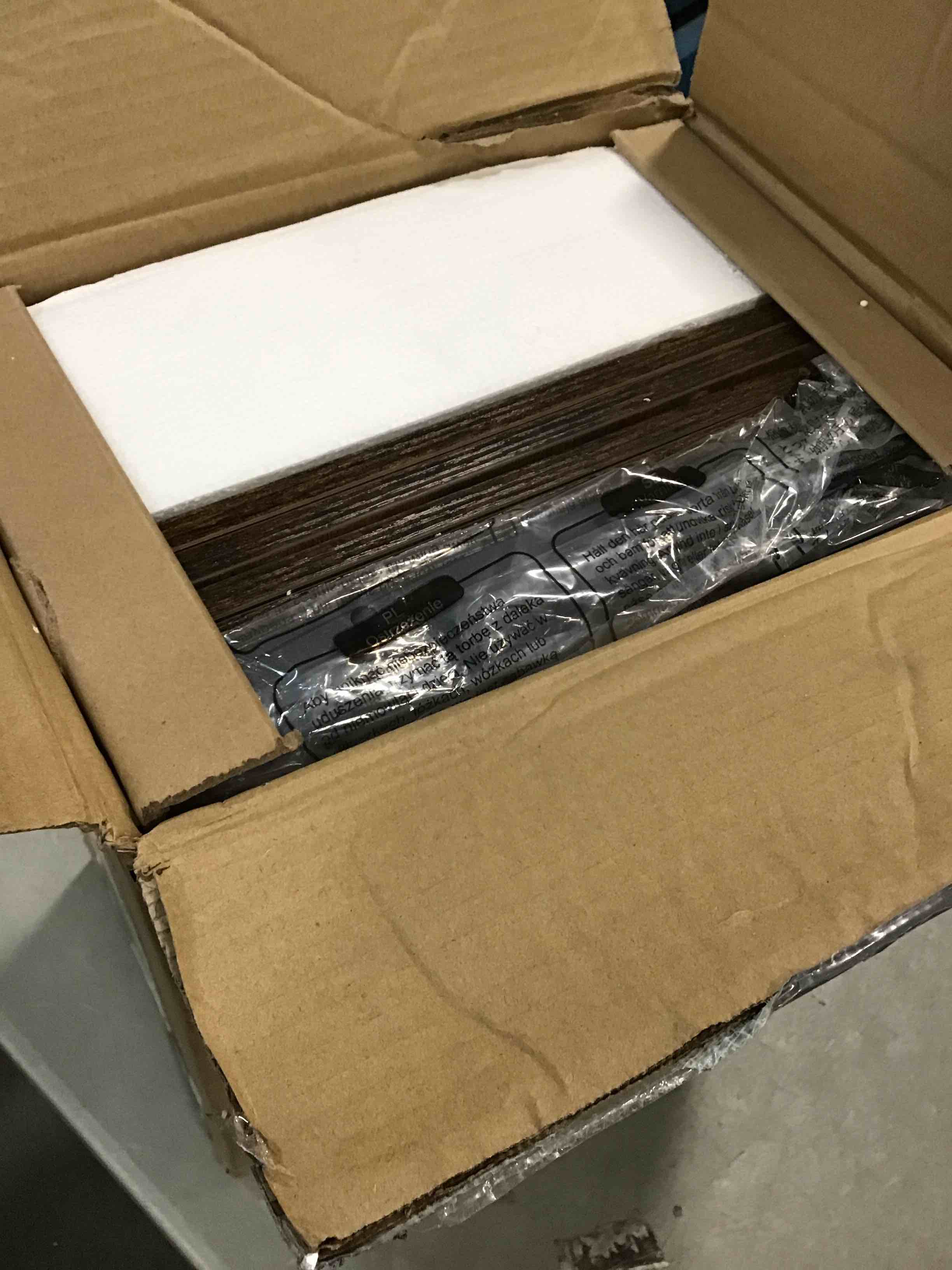 https://s3.amazonaws.com/lotting-images-prod/bidfta/RED6210614_1712082270983.jpeg