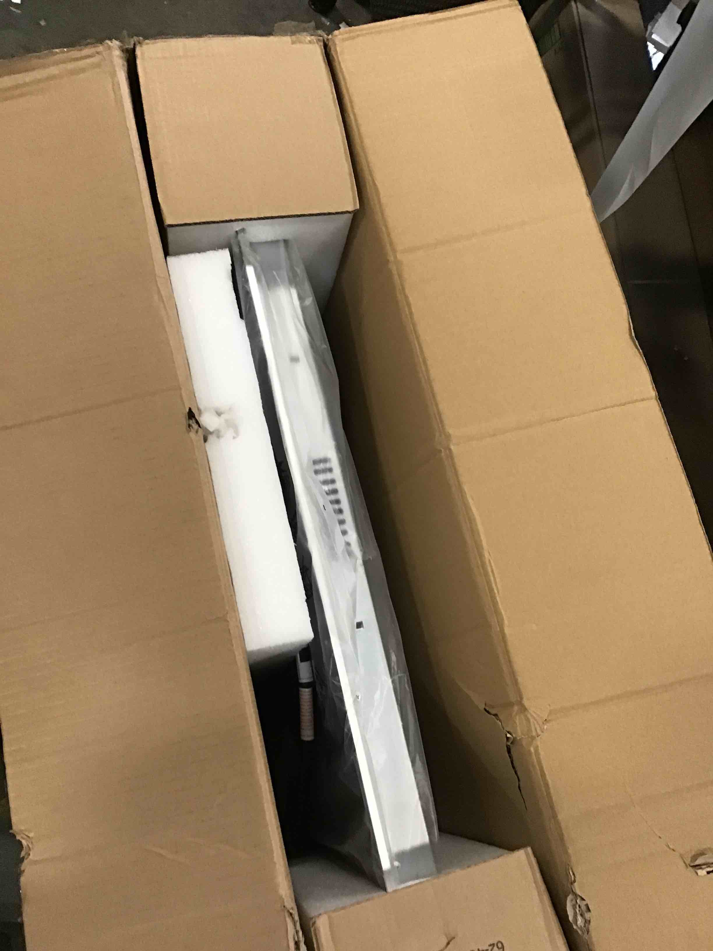https://s3.amazonaws.com/lotting-images-prod/bidfta/RED6210852_1712169016810.jpeg