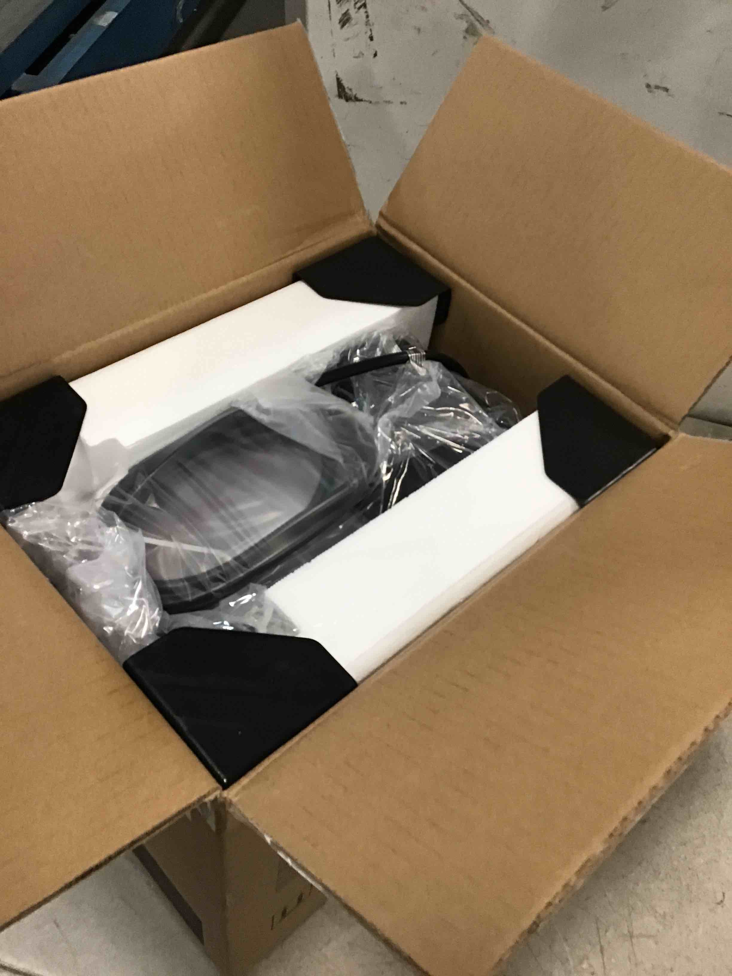 https://s3.amazonaws.com/lotting-images-prod/bidfta/RED6210996_1712241470399.jpeg