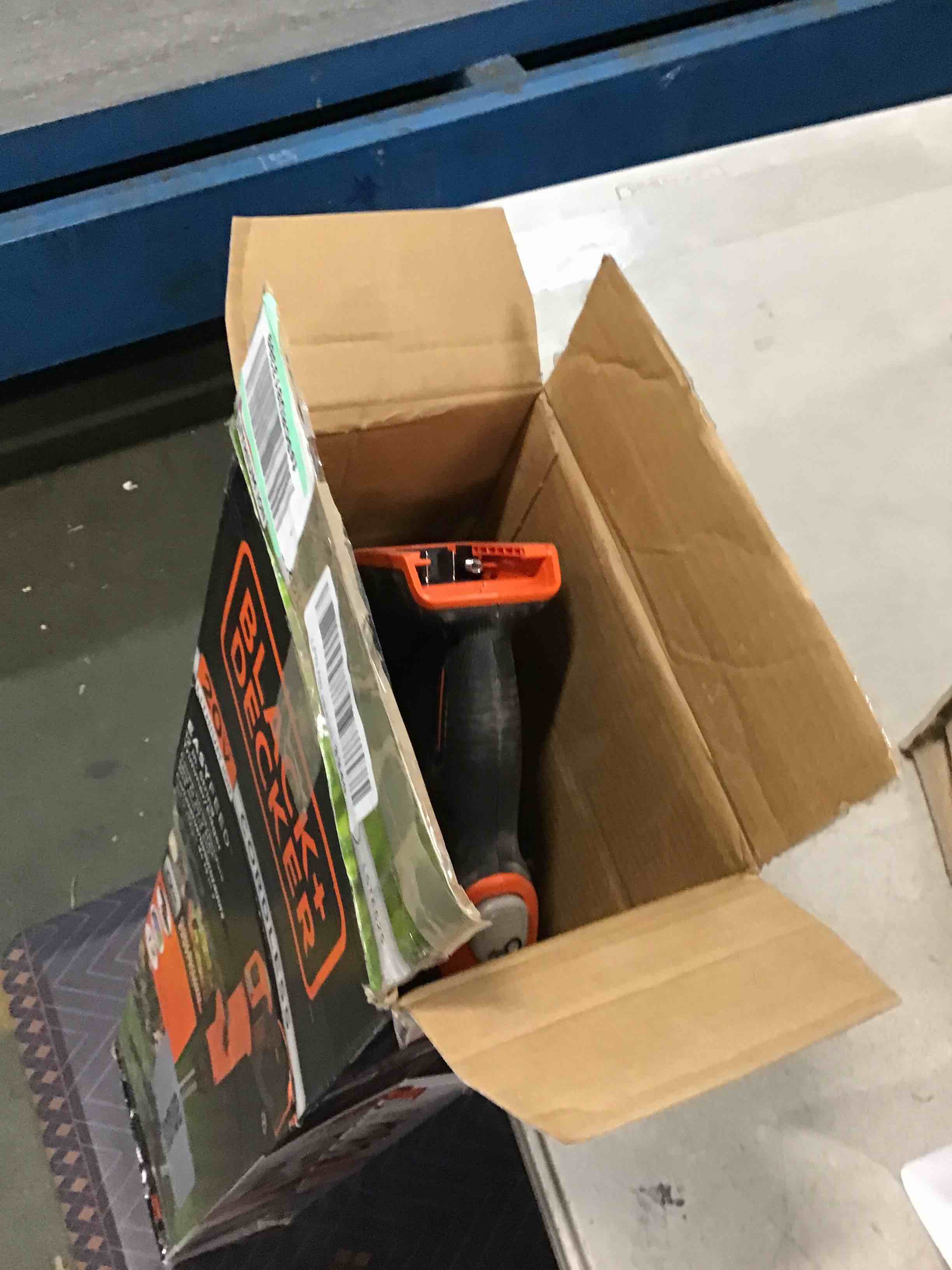 https://s3.amazonaws.com/lotting-images-prod/bidfta/RED6211003_1712242165928.jpeg