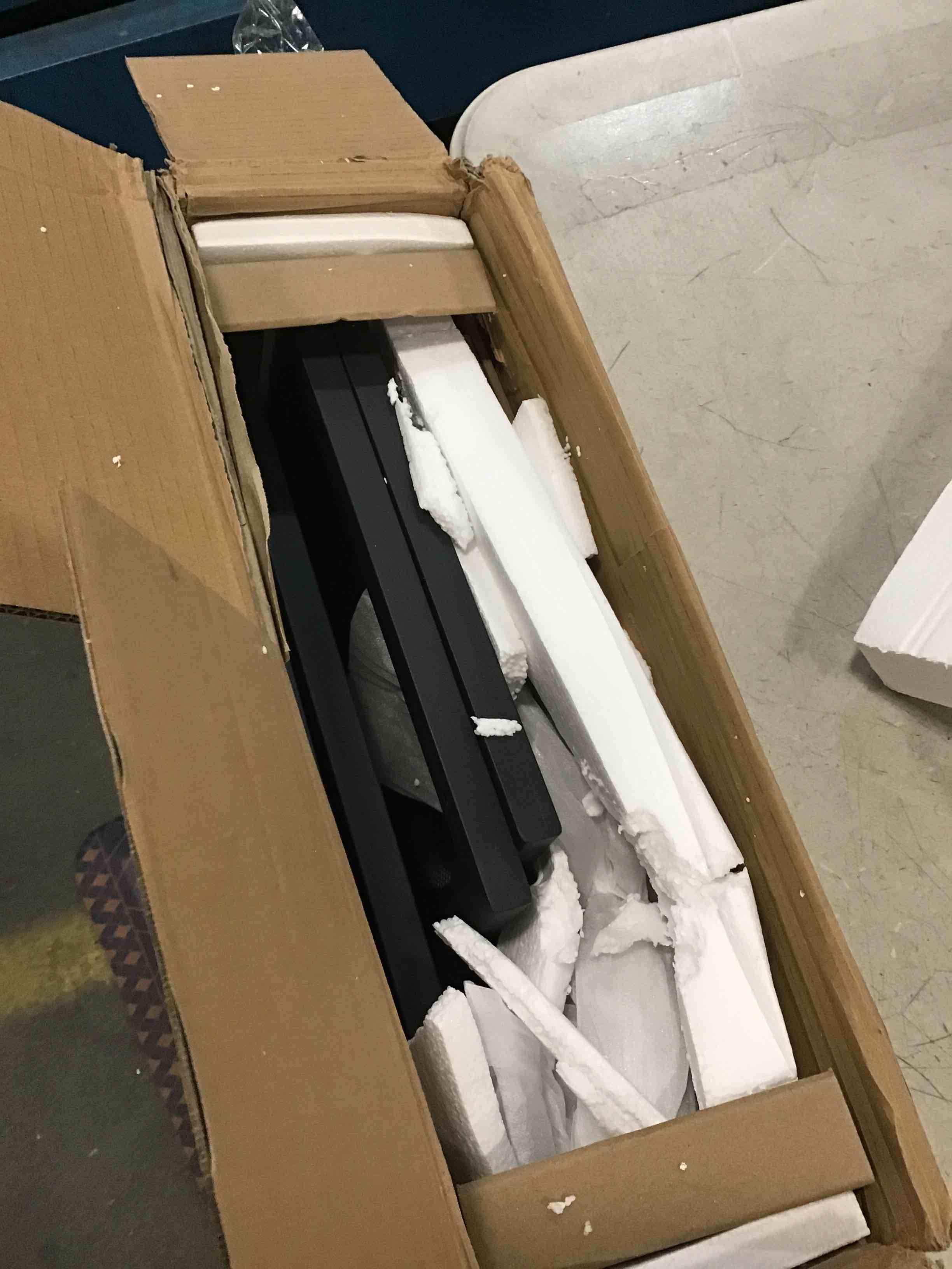 https://s3.amazonaws.com/lotting-images-prod/bidfta/RED6211099_1712255782386.jpeg