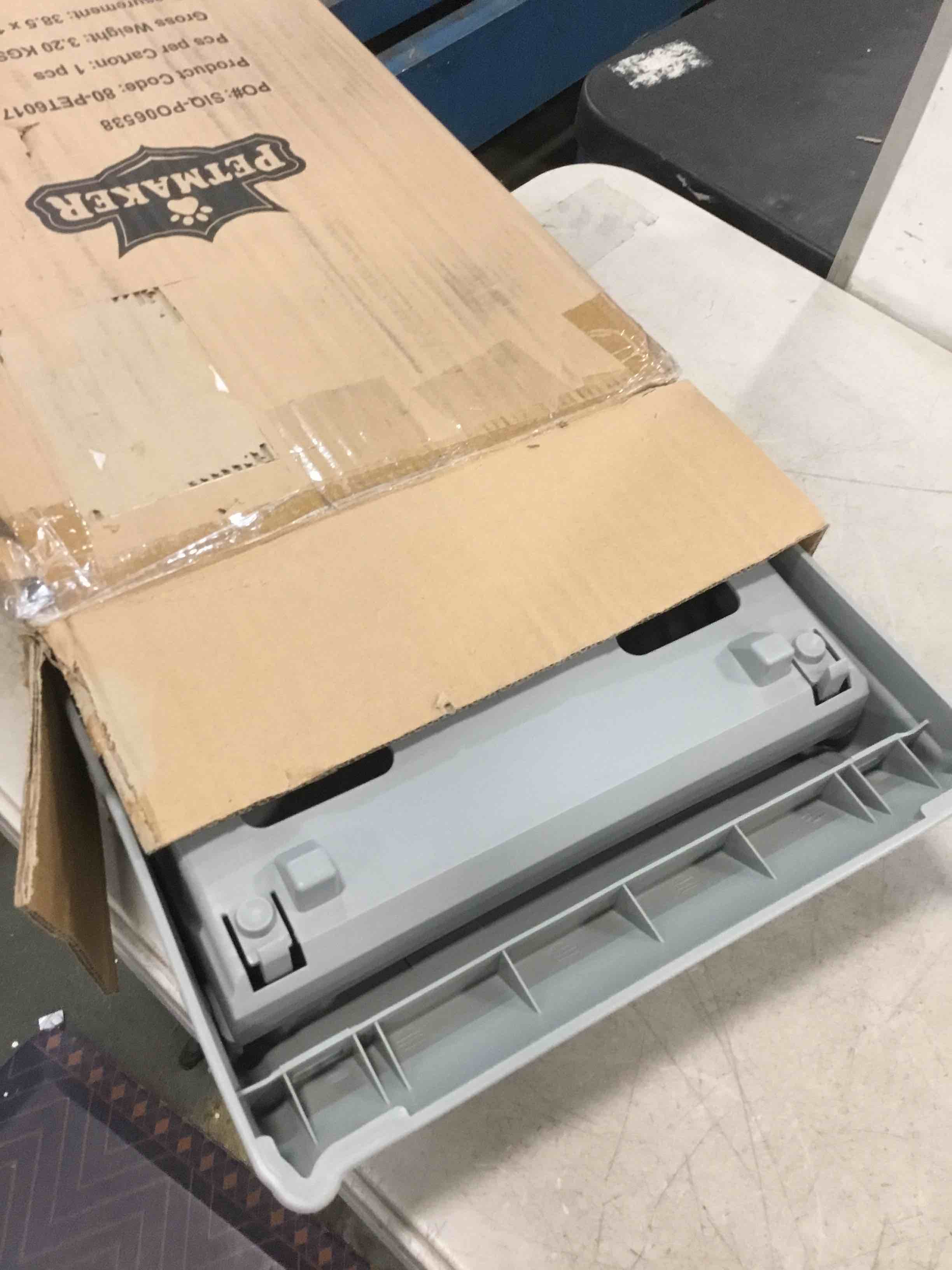 https://s3.amazonaws.com/lotting-images-prod/bidfta/RED6211121_1712259809084.jpeg