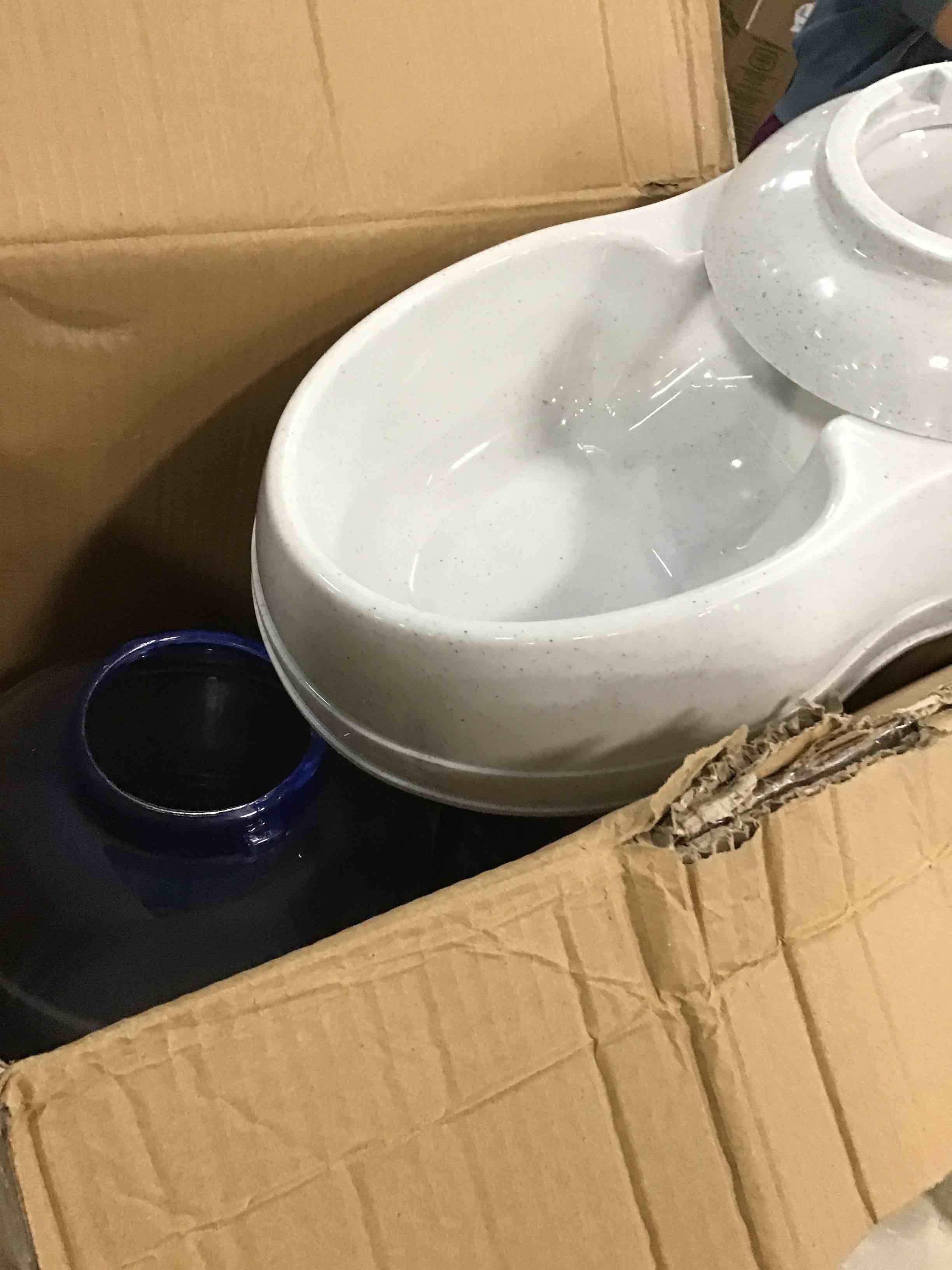 https://s3.amazonaws.com/lotting-images-prod/bidfta/RED6211879_1712582277666.jpeg