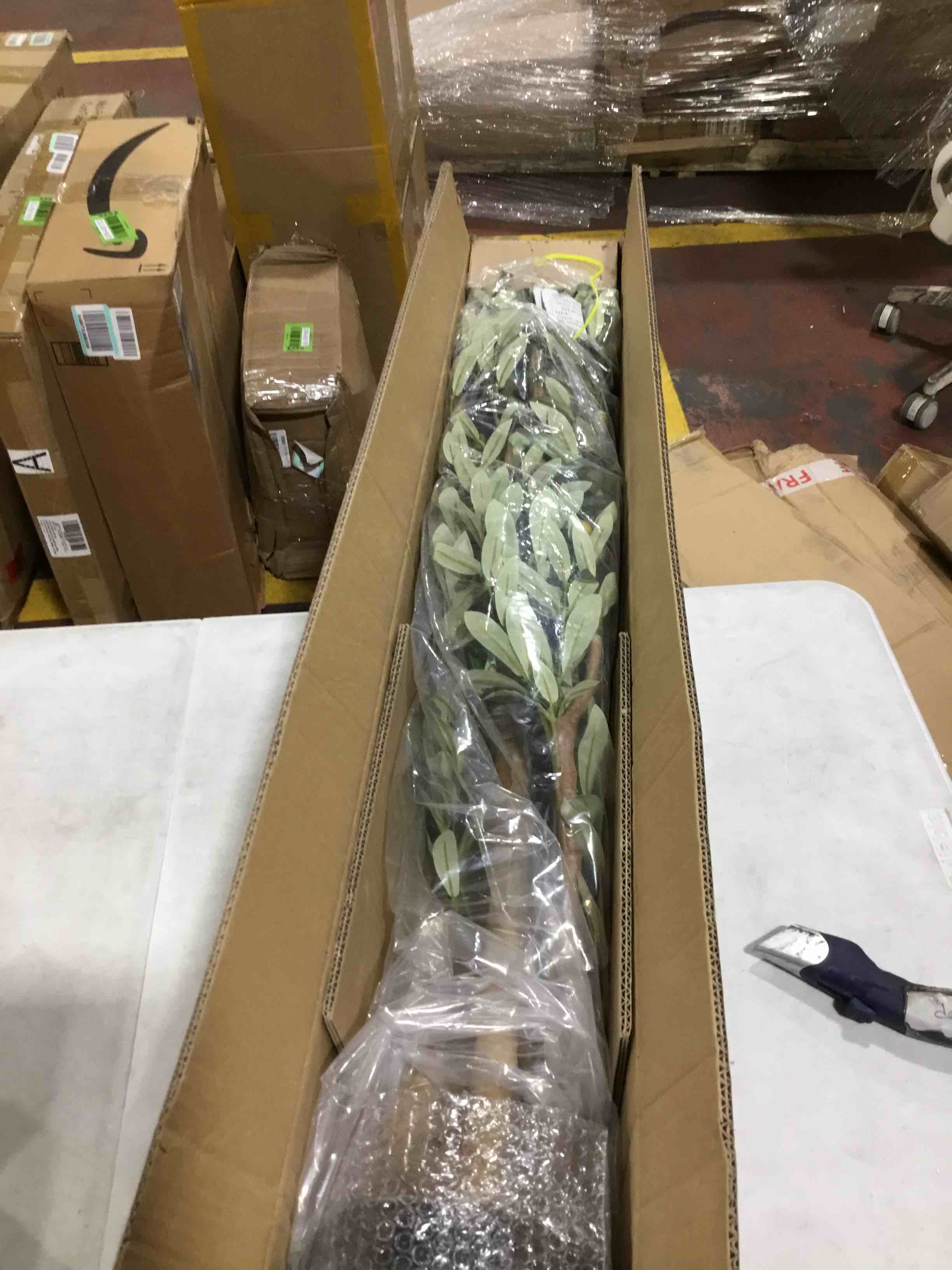 https://s3.amazonaws.com/lotting-images-prod/bidfta/RED6213348_1714074059722.jpeg