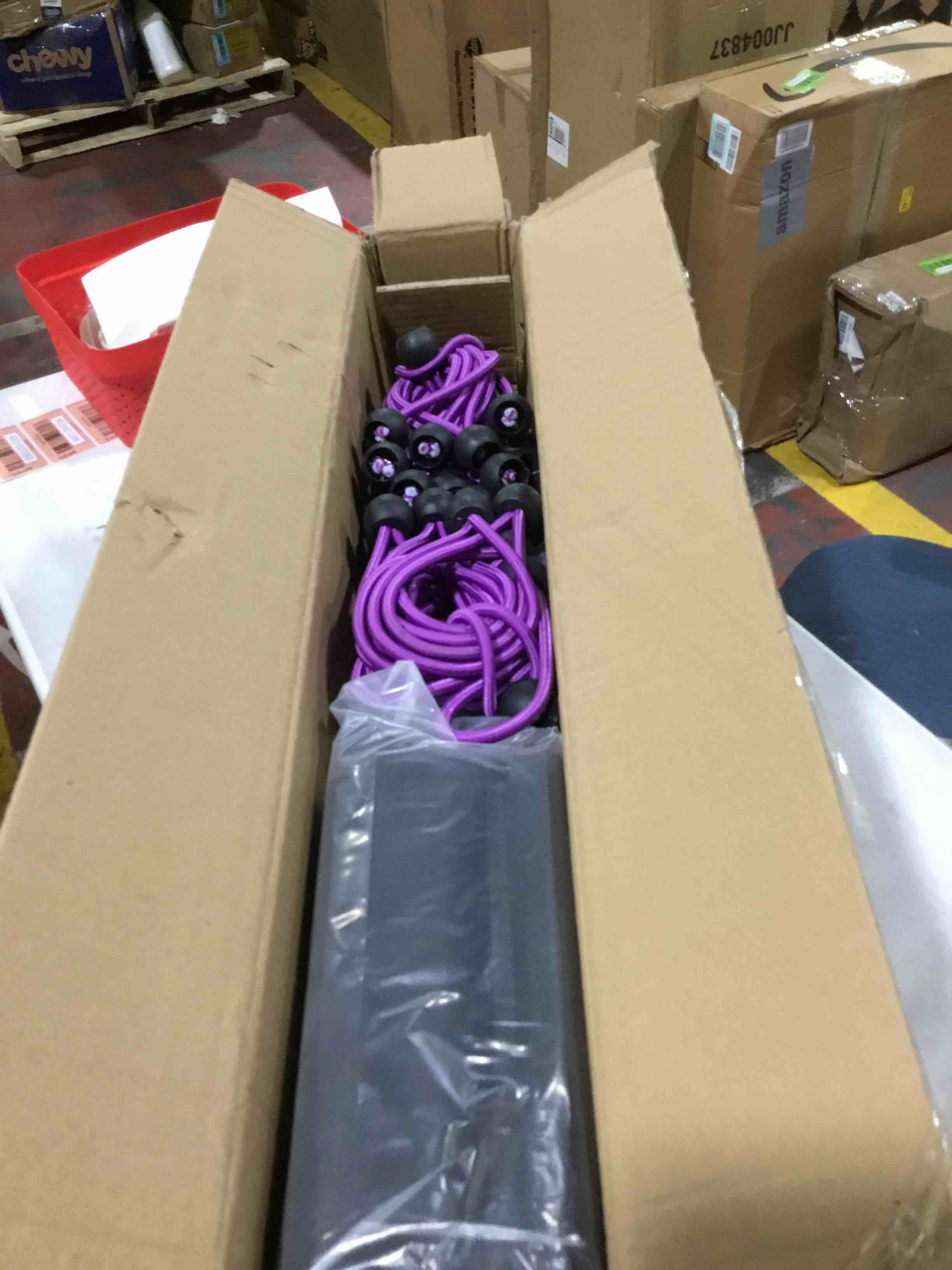 https://s3.amazonaws.com/lotting-images-prod/bidfta/RED6213365_1714079488325.jpeg