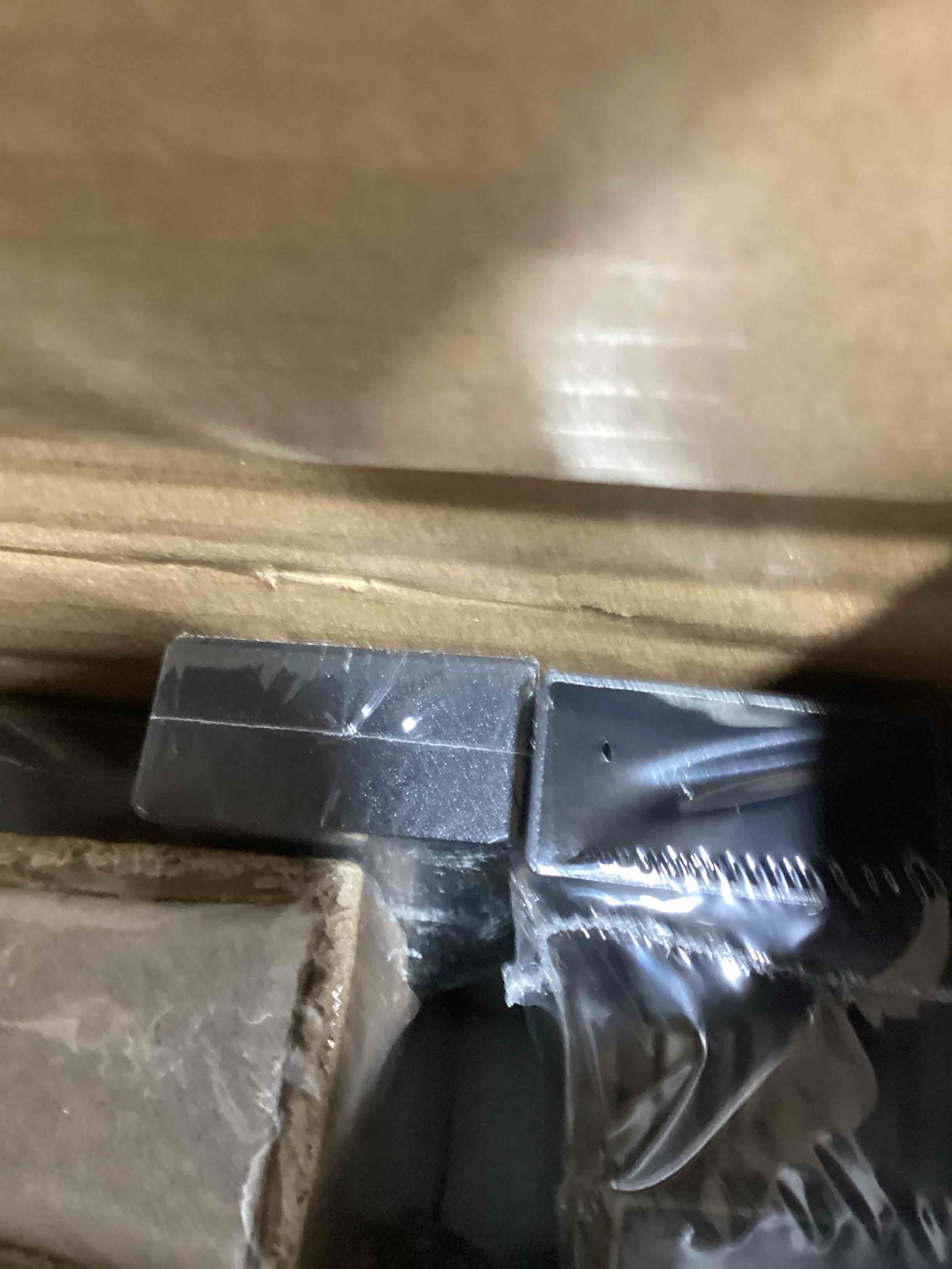 https://s3.amazonaws.com/lotting-images-prod/bidfta/RED6213503_1712929005606.jpeg
