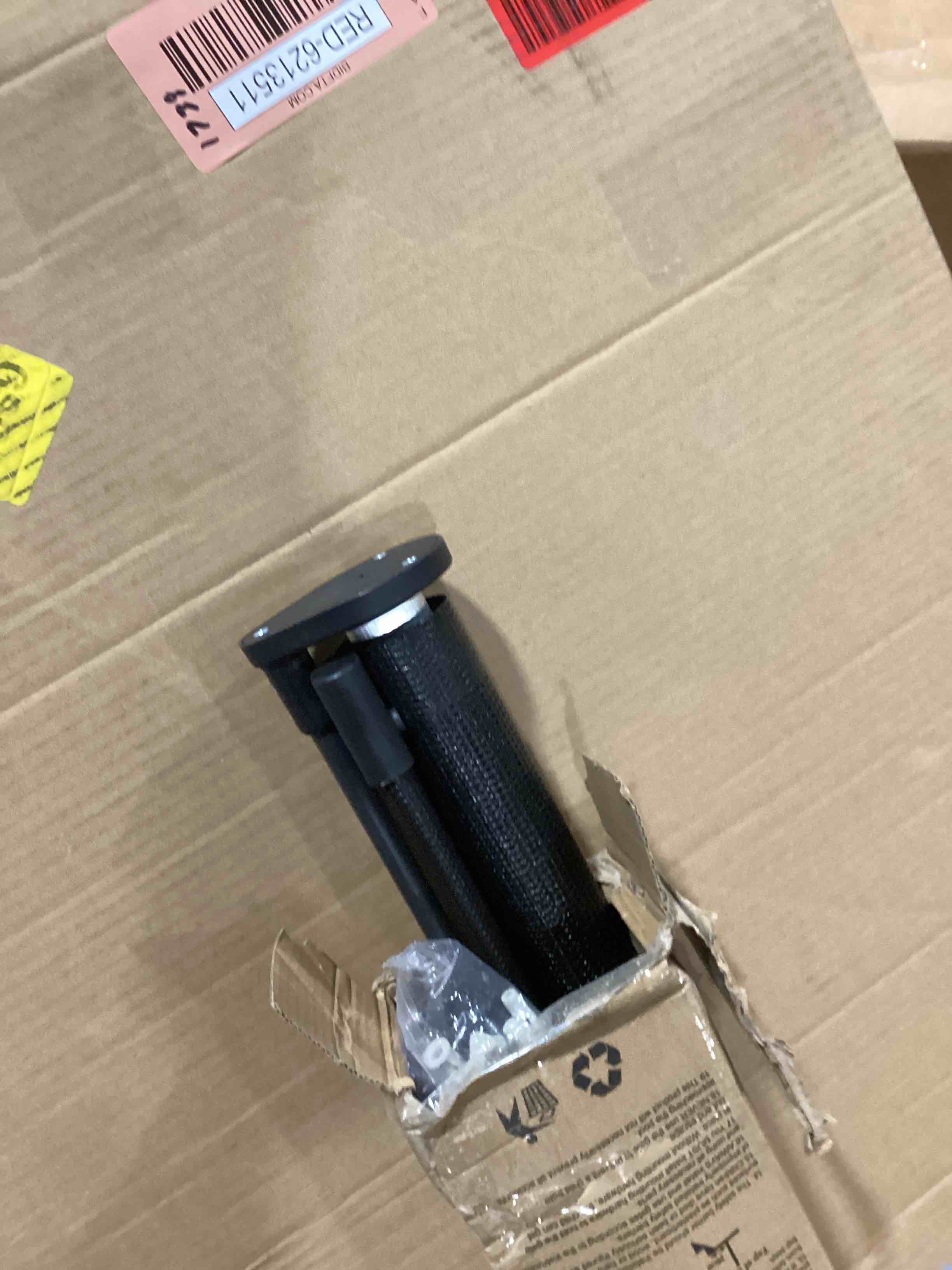 https://s3.amazonaws.com/lotting-images-prod/bidfta/RED6213512_1712926029252.jpeg