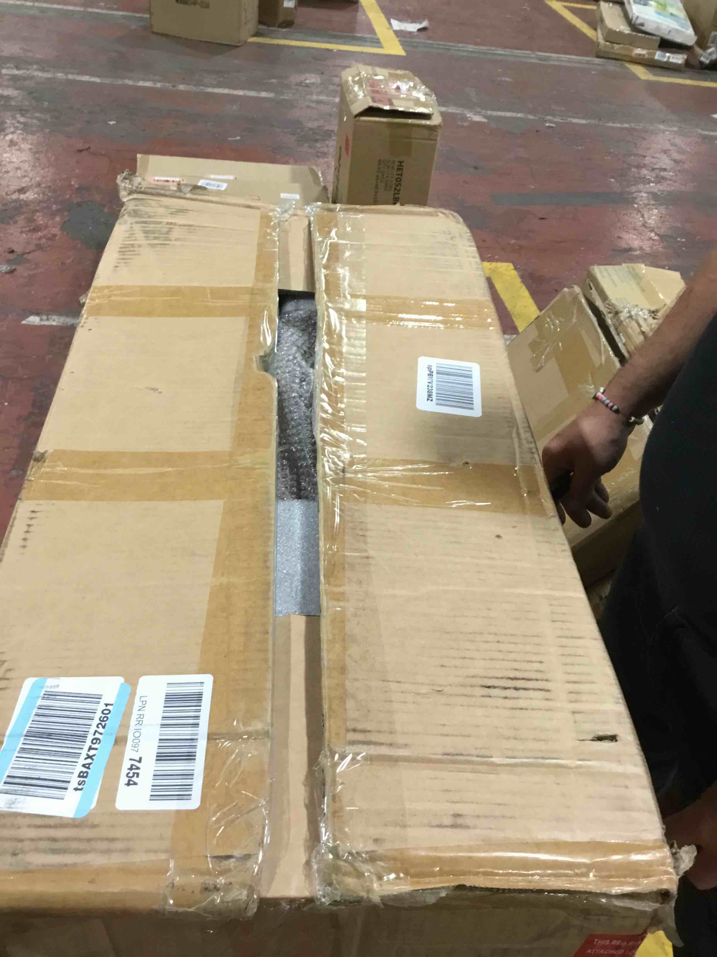 https://s3.amazonaws.com/lotting-images-prod/bidfta/RED6213610_1713385825640.jpeg