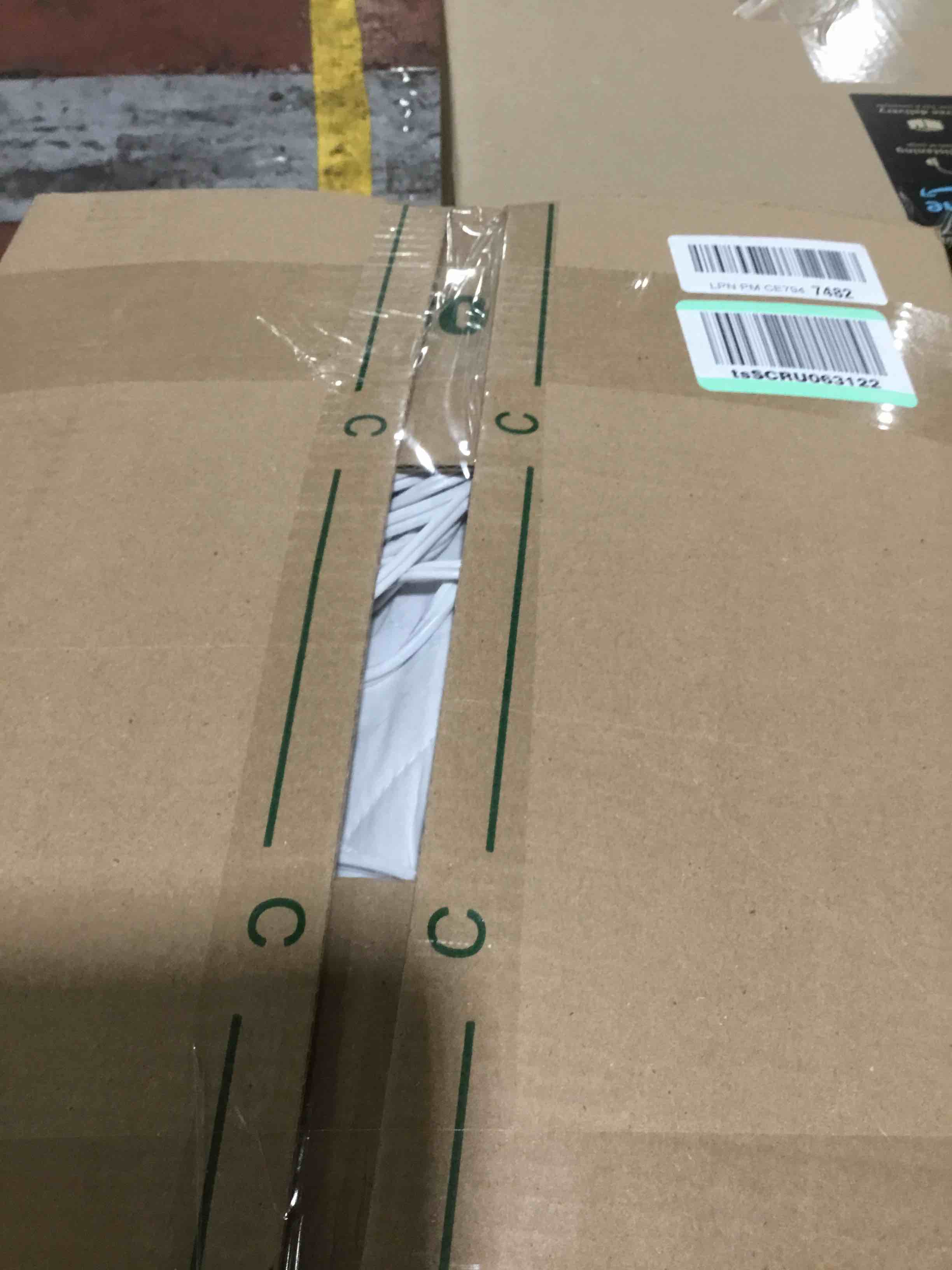 https://s3.amazonaws.com/lotting-images-prod/bidfta/RED6214368_1714749360795.jpeg