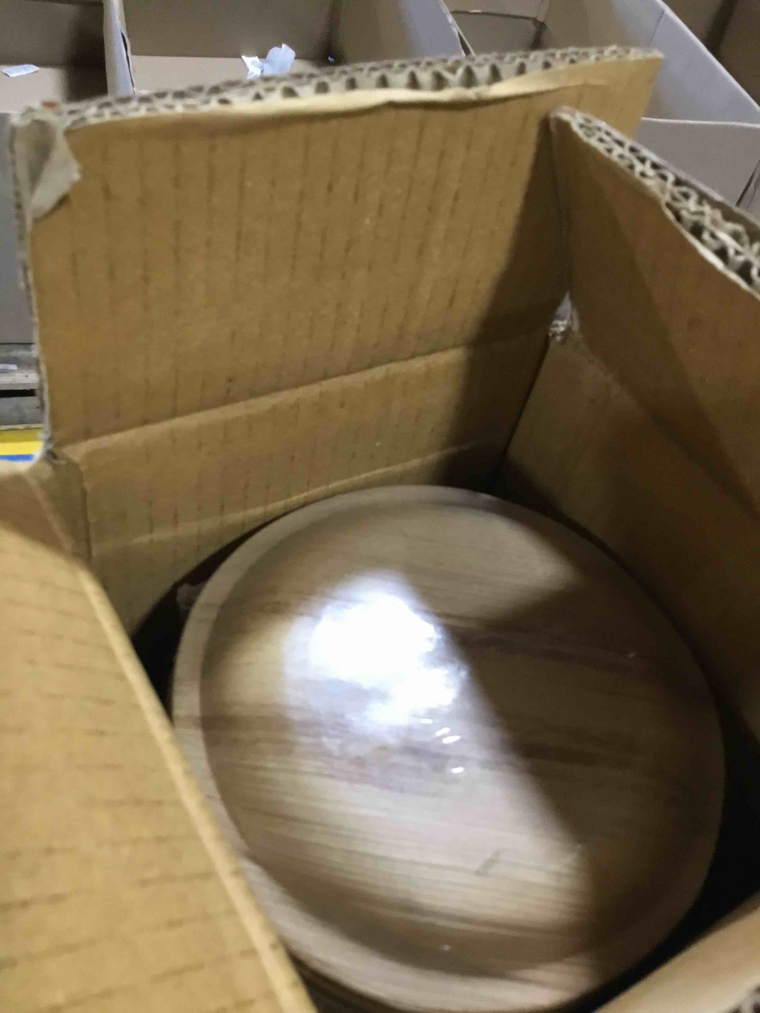 https://s3.amazonaws.com/lotting-images-prod/bidfta/RED6214759_1718308850171.jpeg