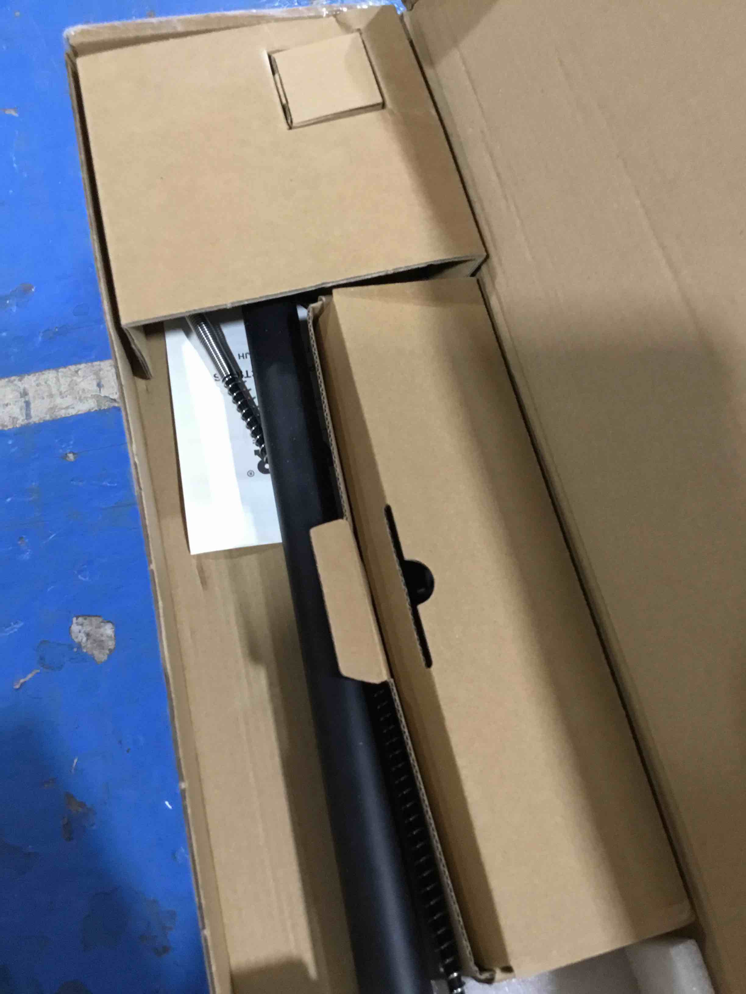 https://s3.amazonaws.com/lotting-images-prod/bidfta/RED6214769_1718314296584.jpeg