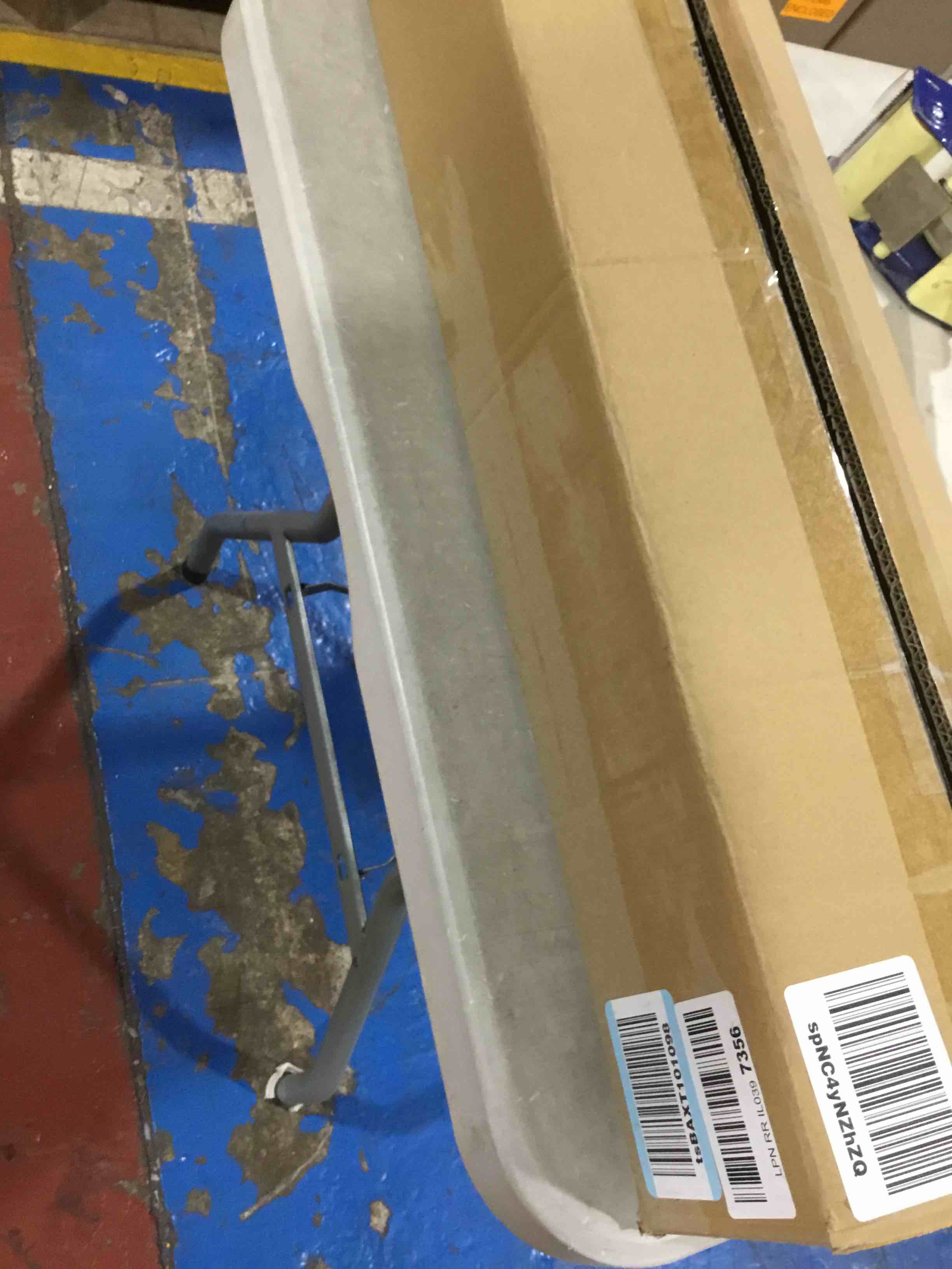 https://s3.amazonaws.com/lotting-images-prod/bidfta/RED6214771_1718371777733.jpeg
