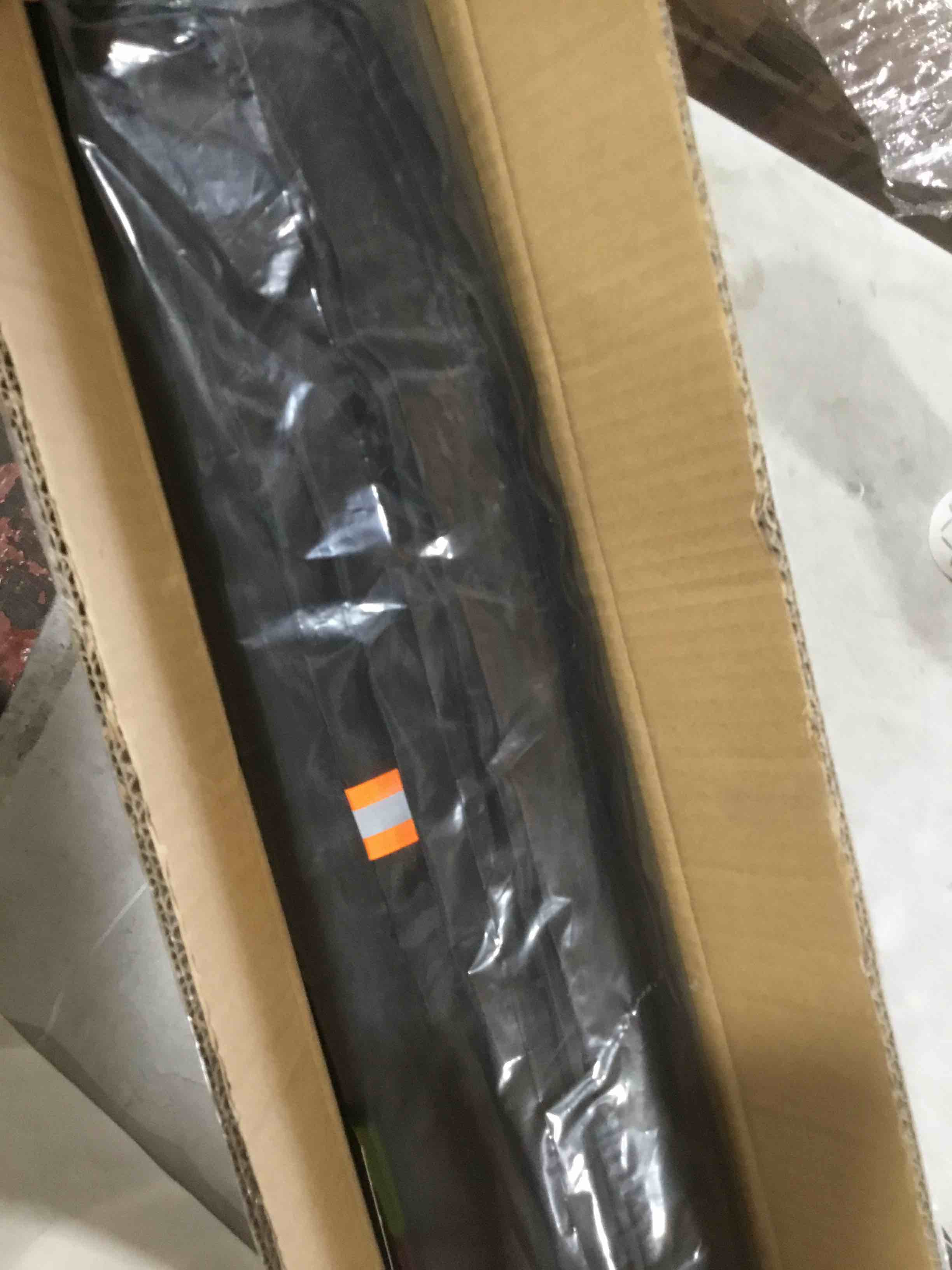 https://s3.amazonaws.com/lotting-images-prod/bidfta/RED6215293_1722373373415.jpeg