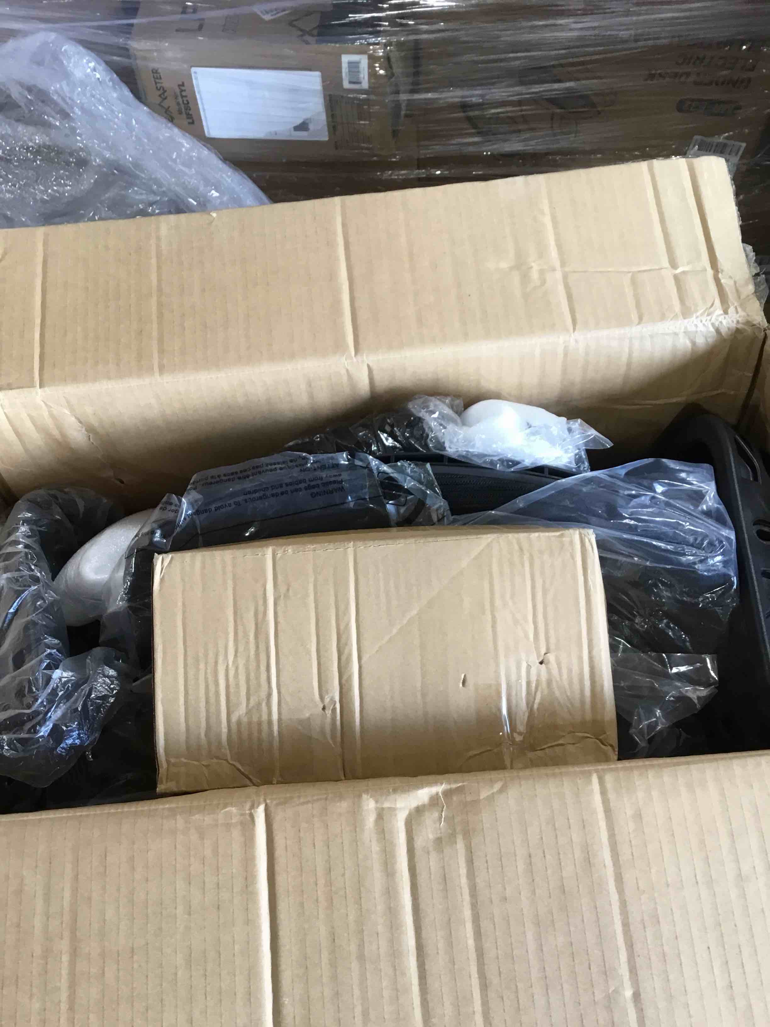 https://s3.amazonaws.com/lotting-images-prod/bidfta/RED6215359_1722452459084.jpeg