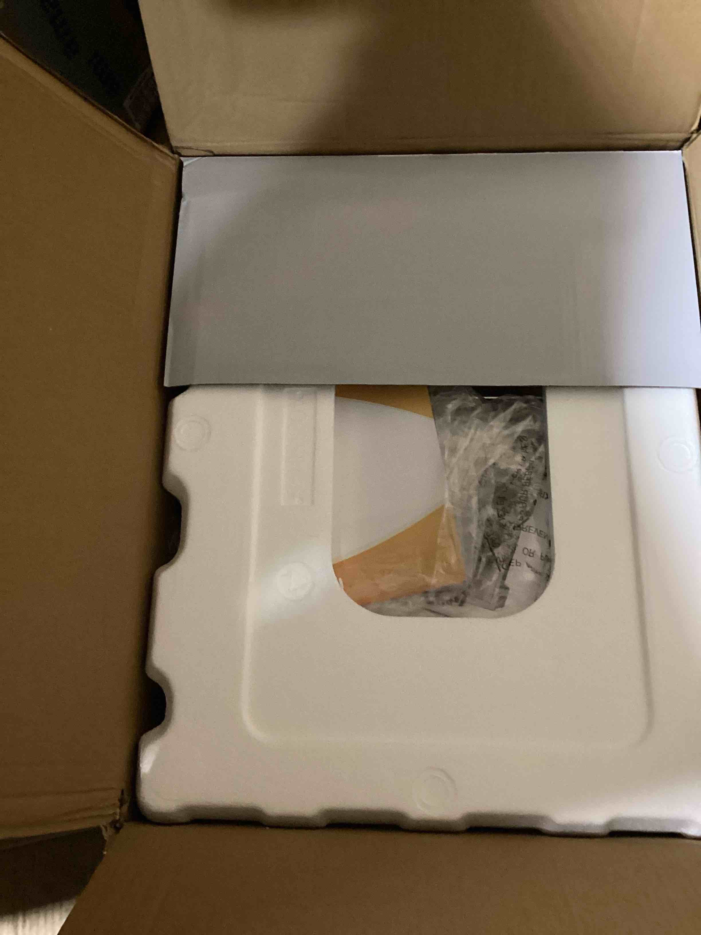 https://s3.amazonaws.com/lotting-images-prod/bidfta/RED6215775_1722863535797.jpeg