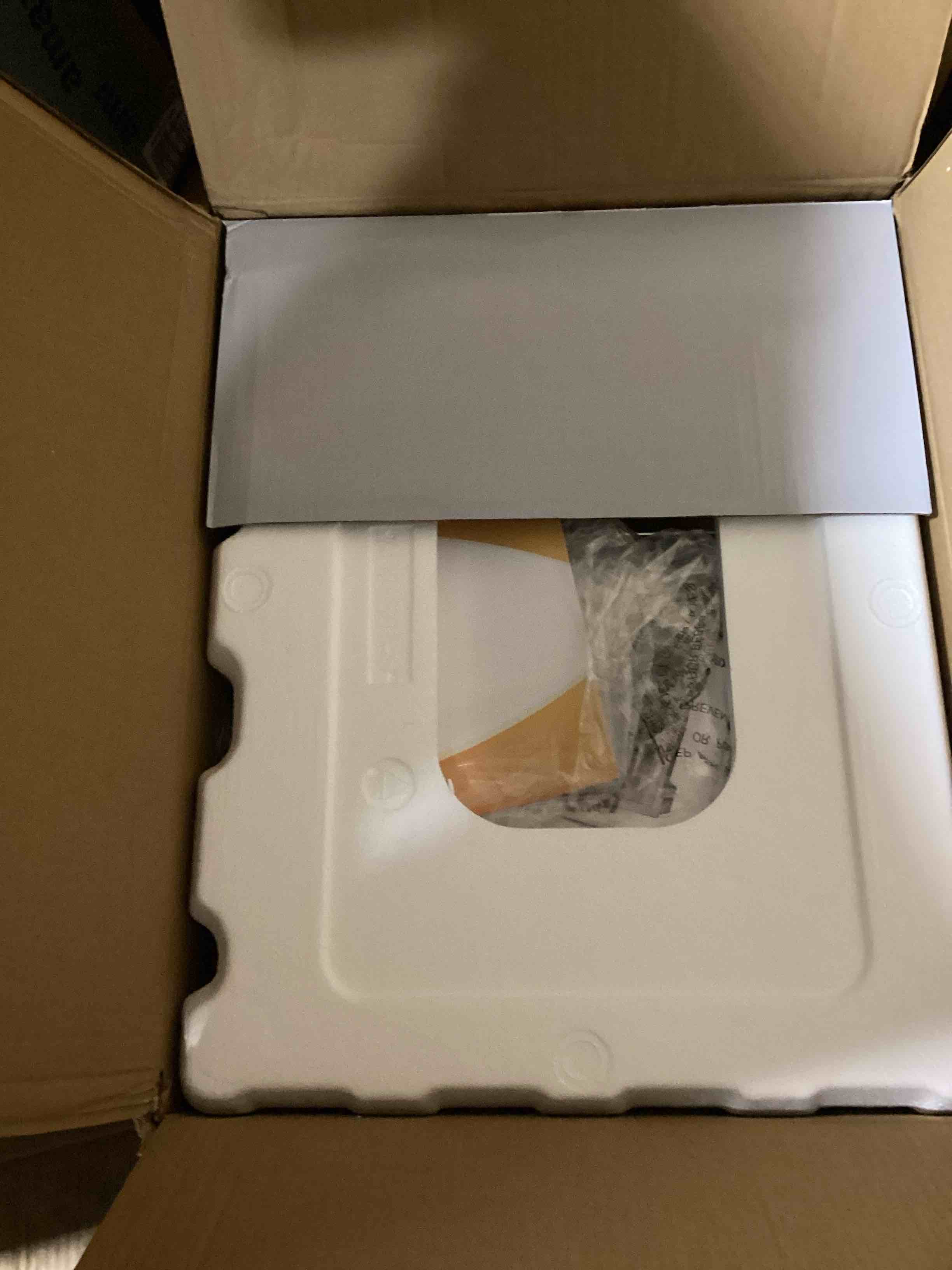 https://s3.amazonaws.com/lotting-images-prod/bidfta/RED6215775_1722863536592.jpeg