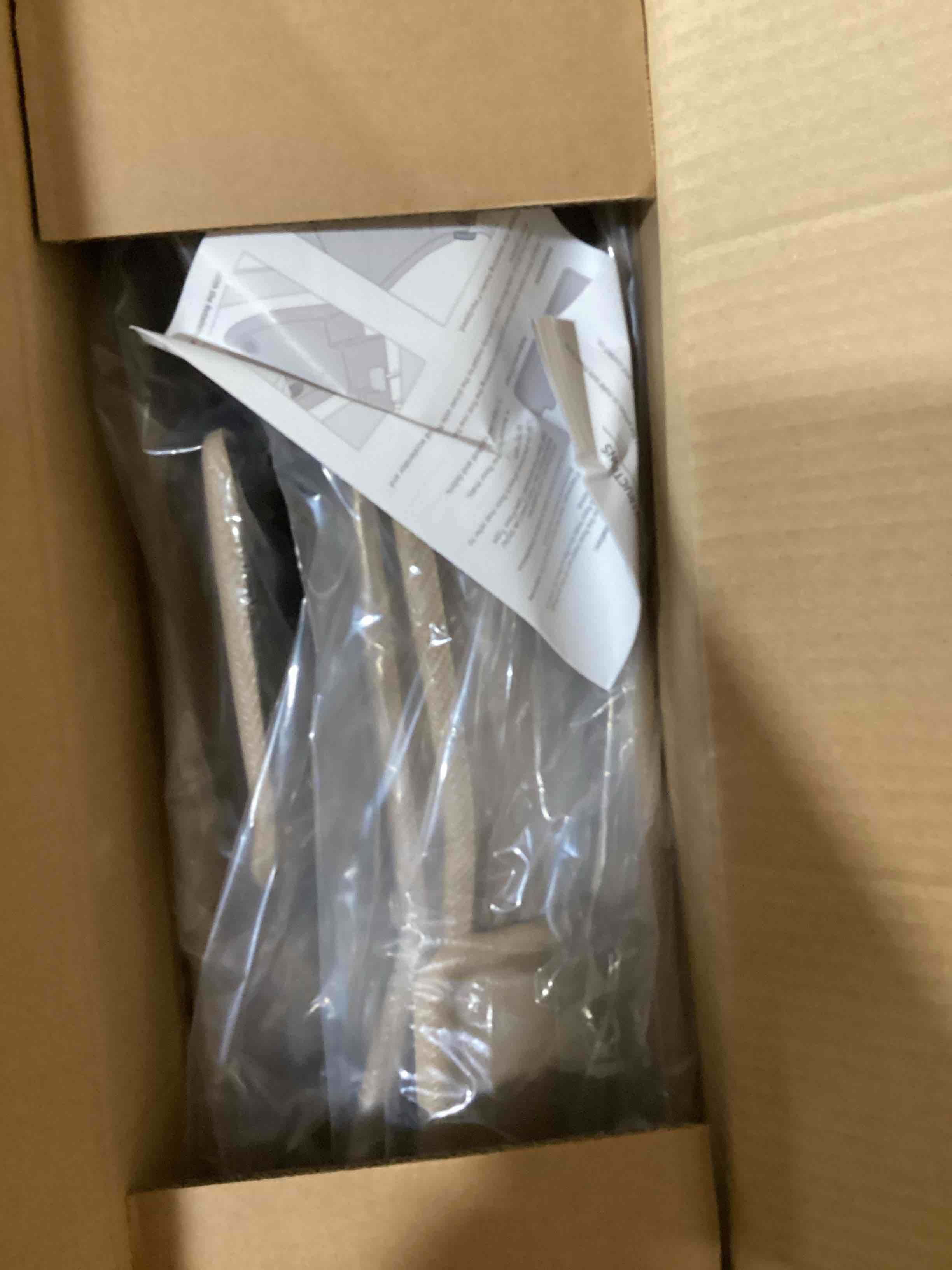 https://s3.amazonaws.com/lotting-images-prod/bidfta/RED6215839_1722876491165.jpeg