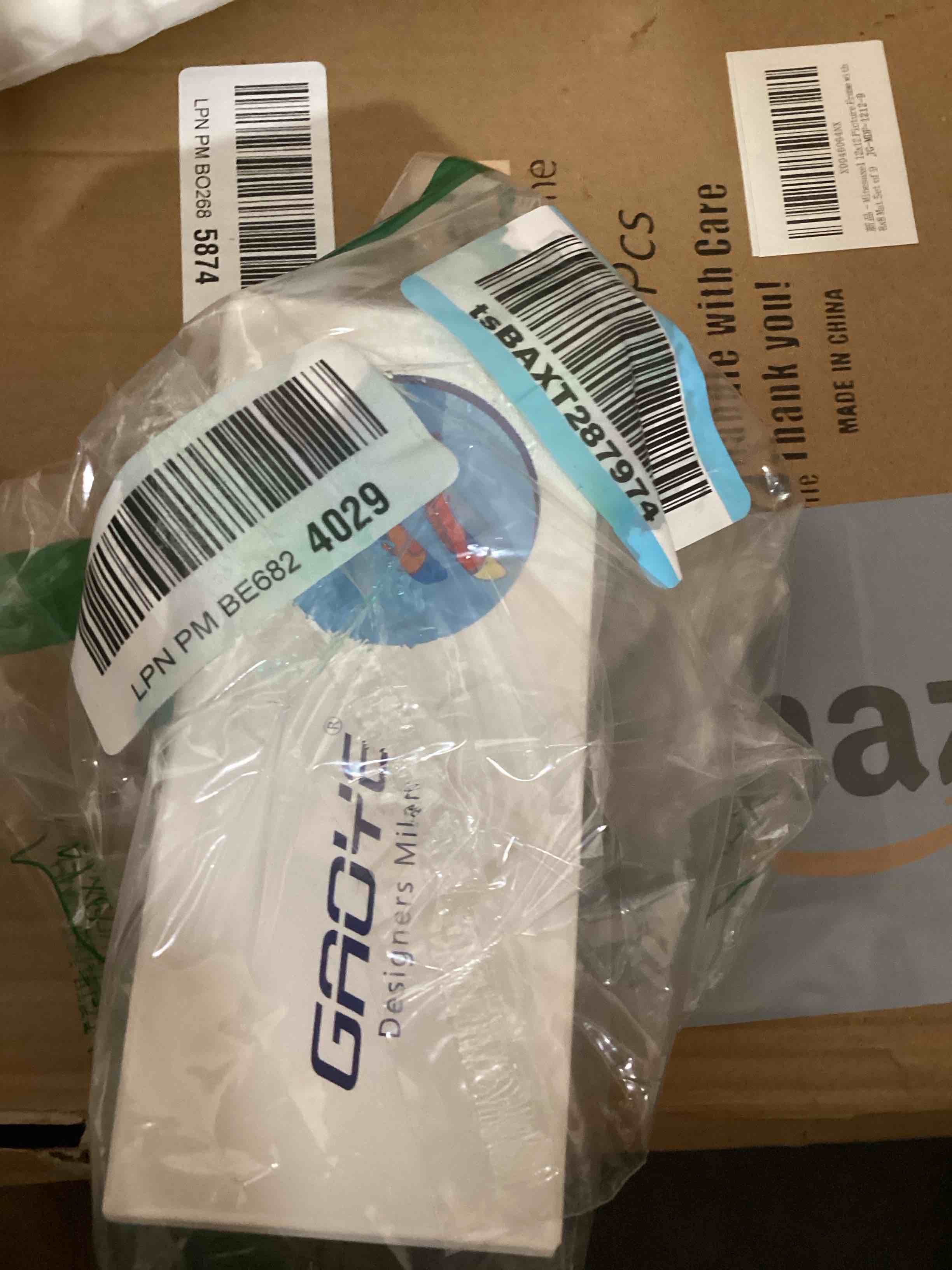 https://s3.amazonaws.com/lotting-images-prod/bidfta/RED6215988_1722964051596.jpeg