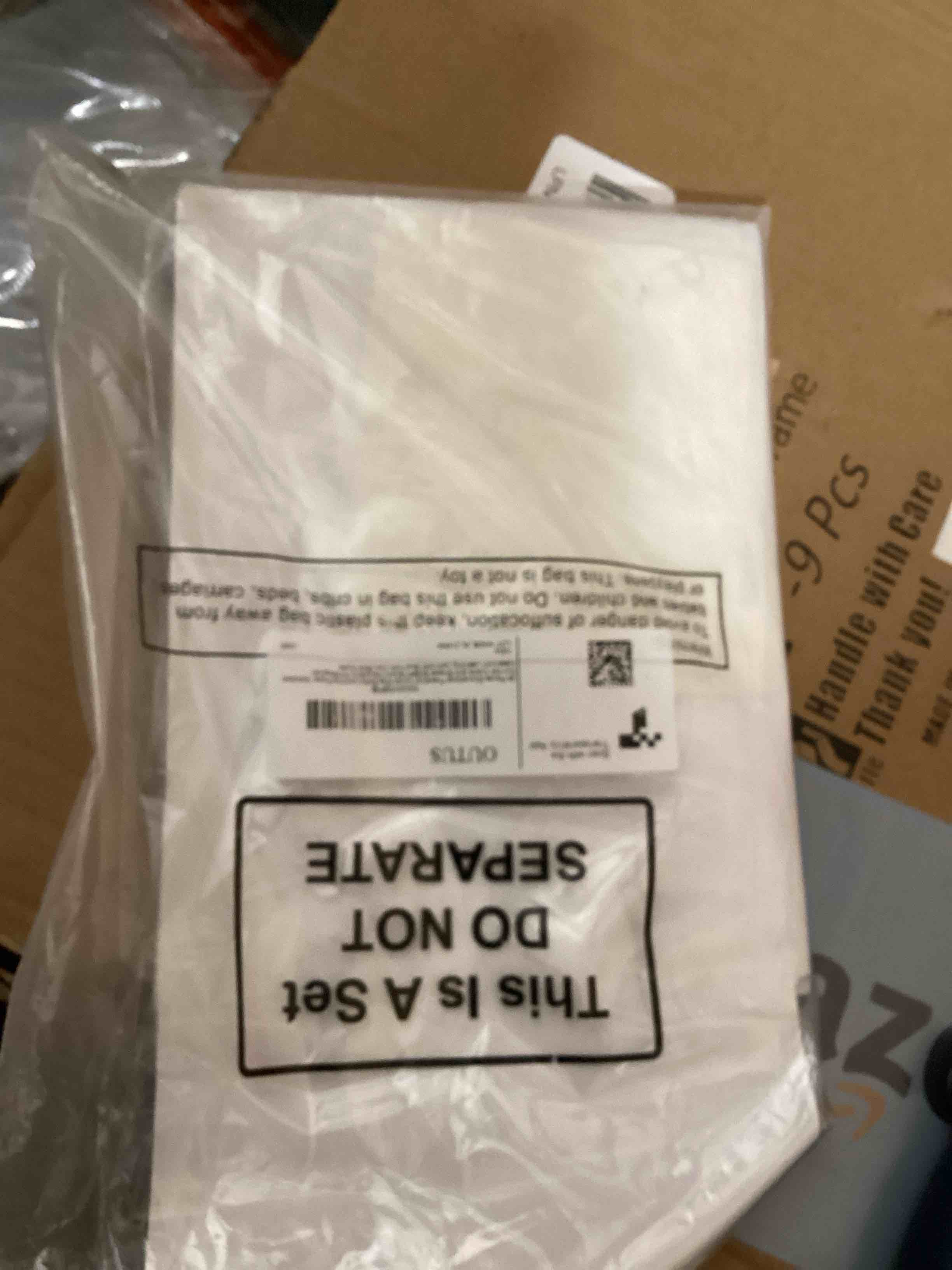 https://s3.amazonaws.com/lotting-images-prod/bidfta/RED6216000_1722965255049.jpeg
