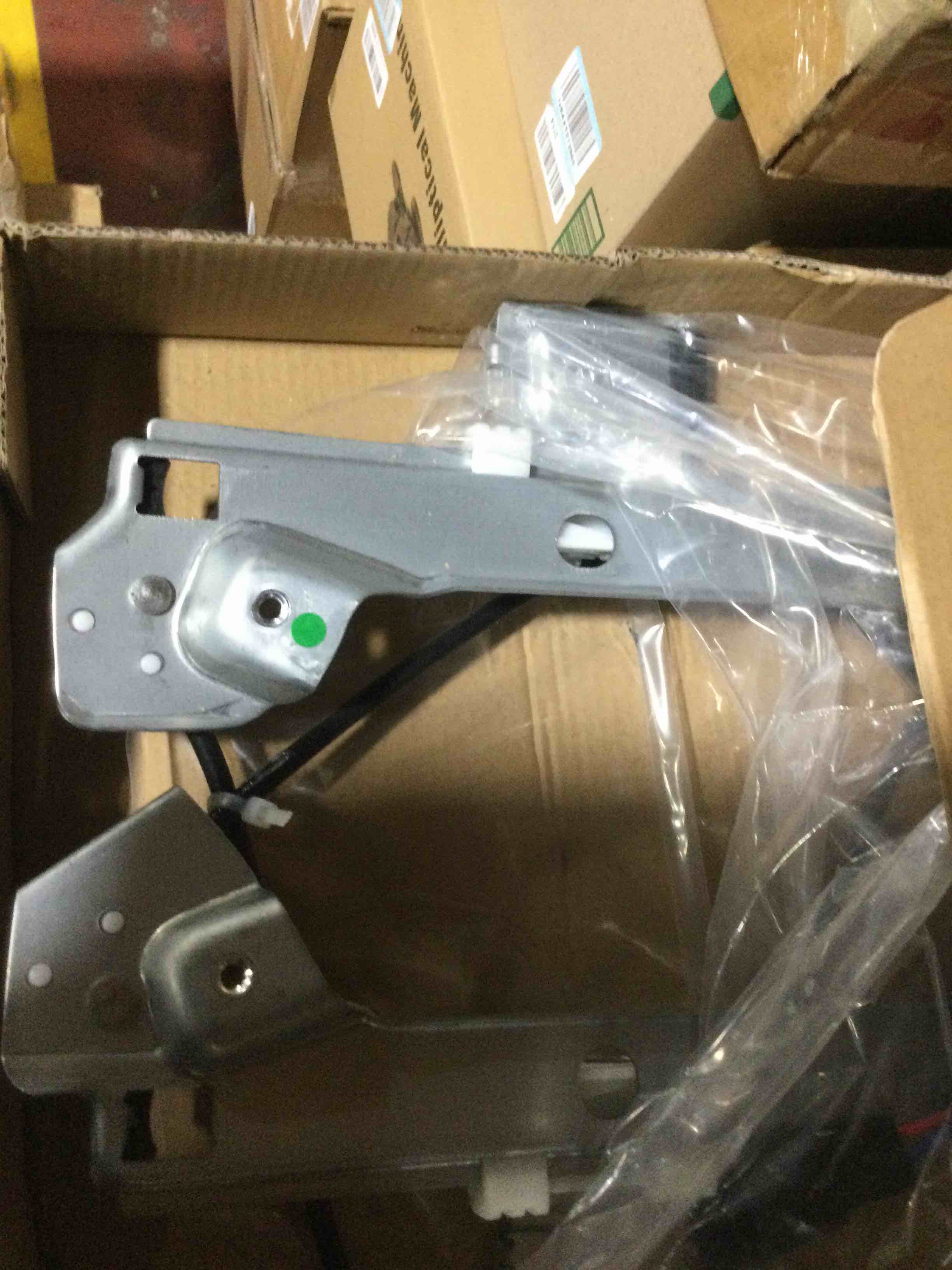 https://s3.amazonaws.com/lotting-images-prod/bidfta/RED6216643_1713453140529.jpeg