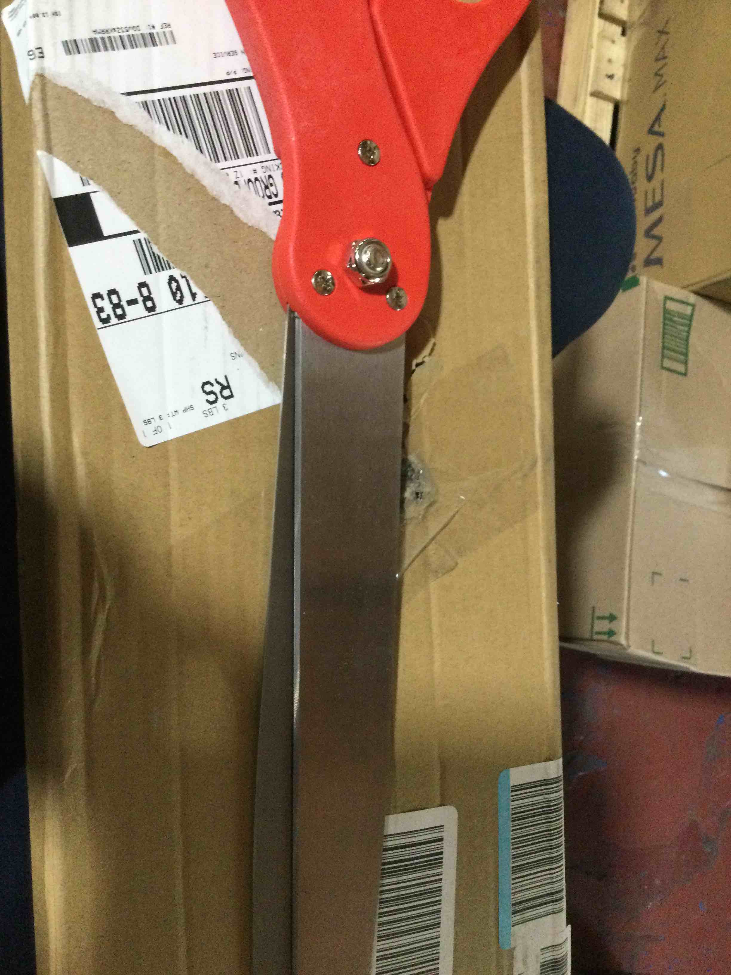https://s3.amazonaws.com/lotting-images-prod/bidfta/RED6216651_1713449762810.jpeg