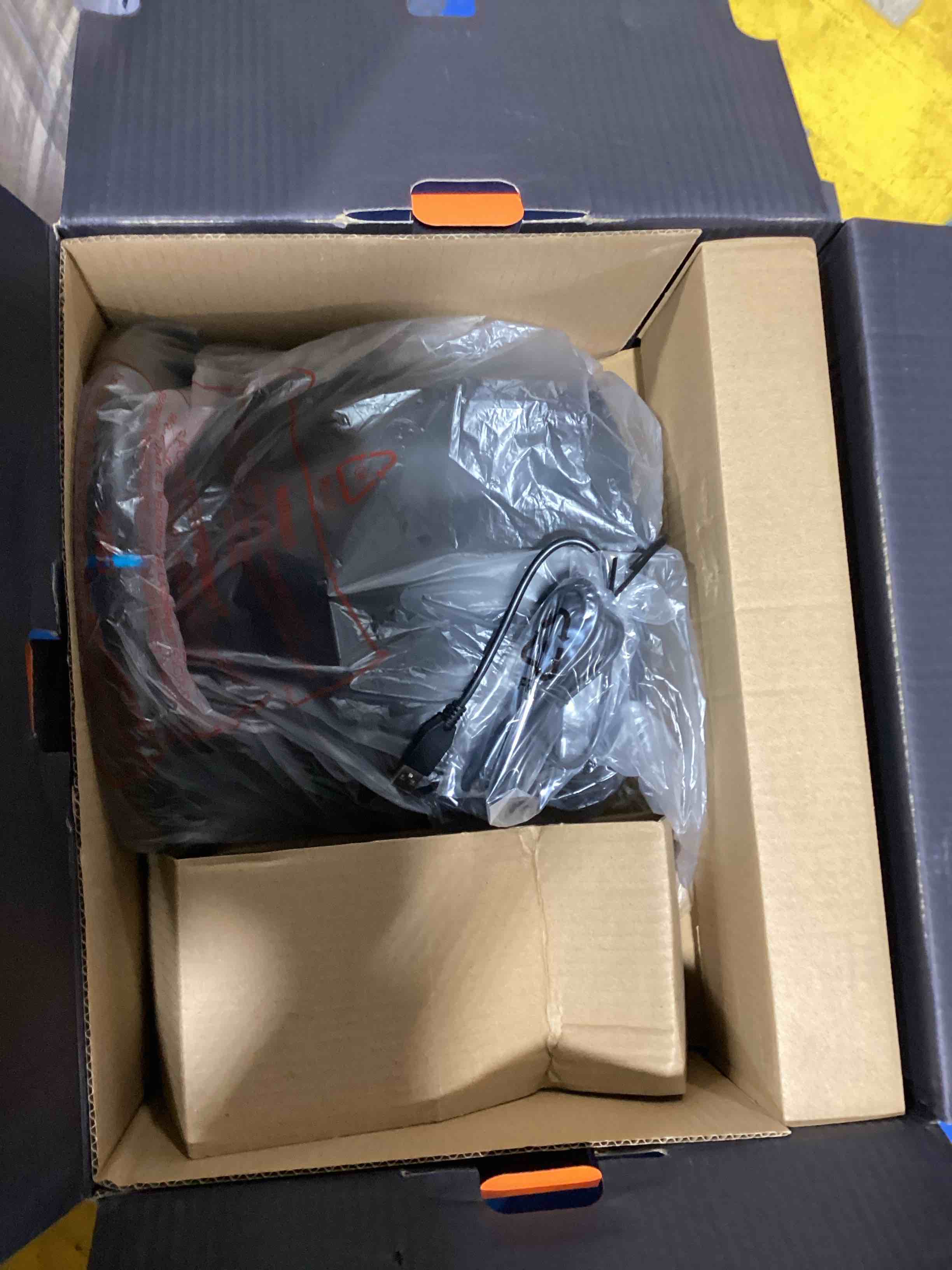 https://s3.amazonaws.com/lotting-images-prod/bidfta/RED6217224_1715019294335.jpeg