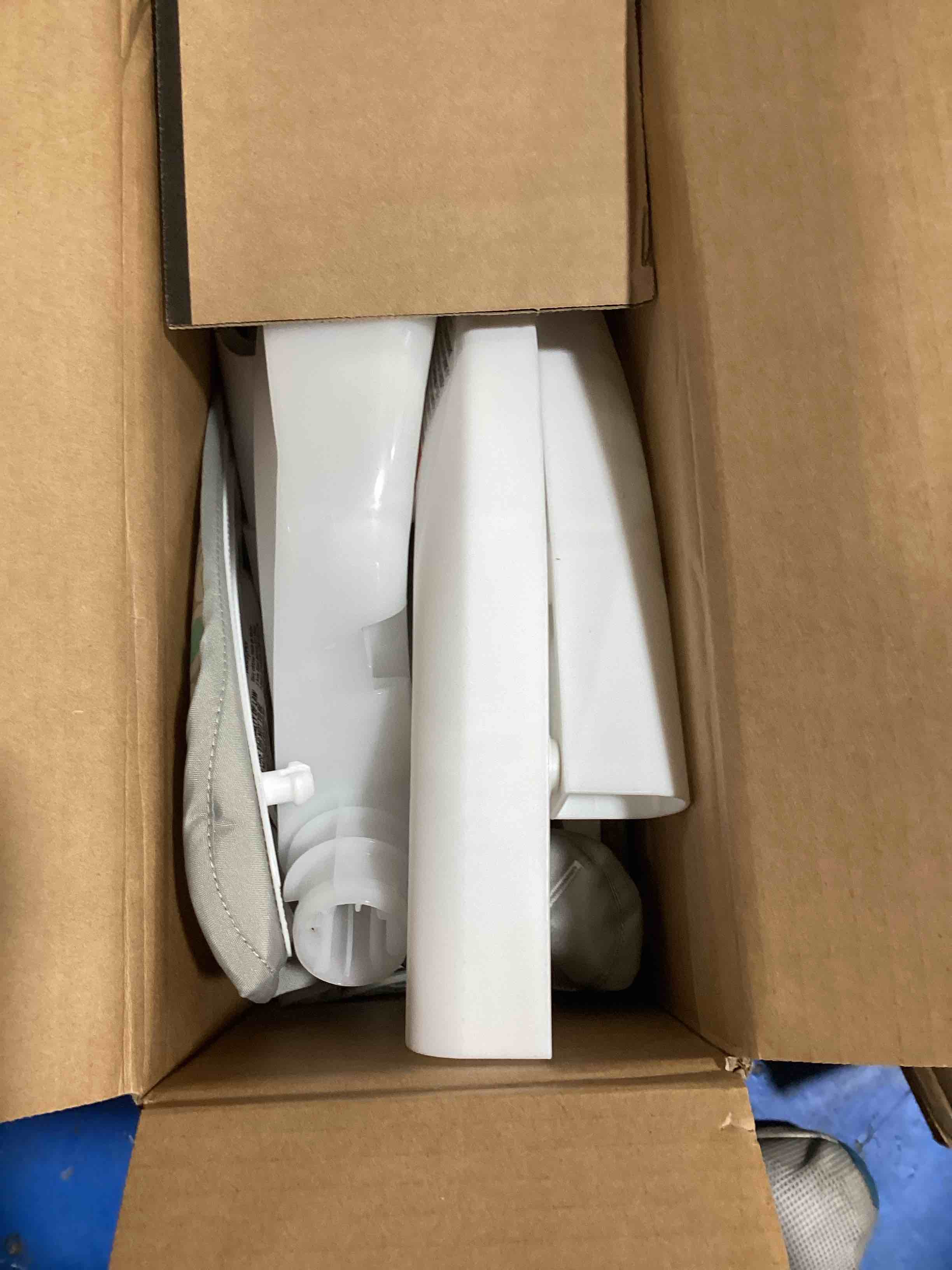 https://s3.amazonaws.com/lotting-images-prod/bidfta/RED6217232_1715018102332.jpeg