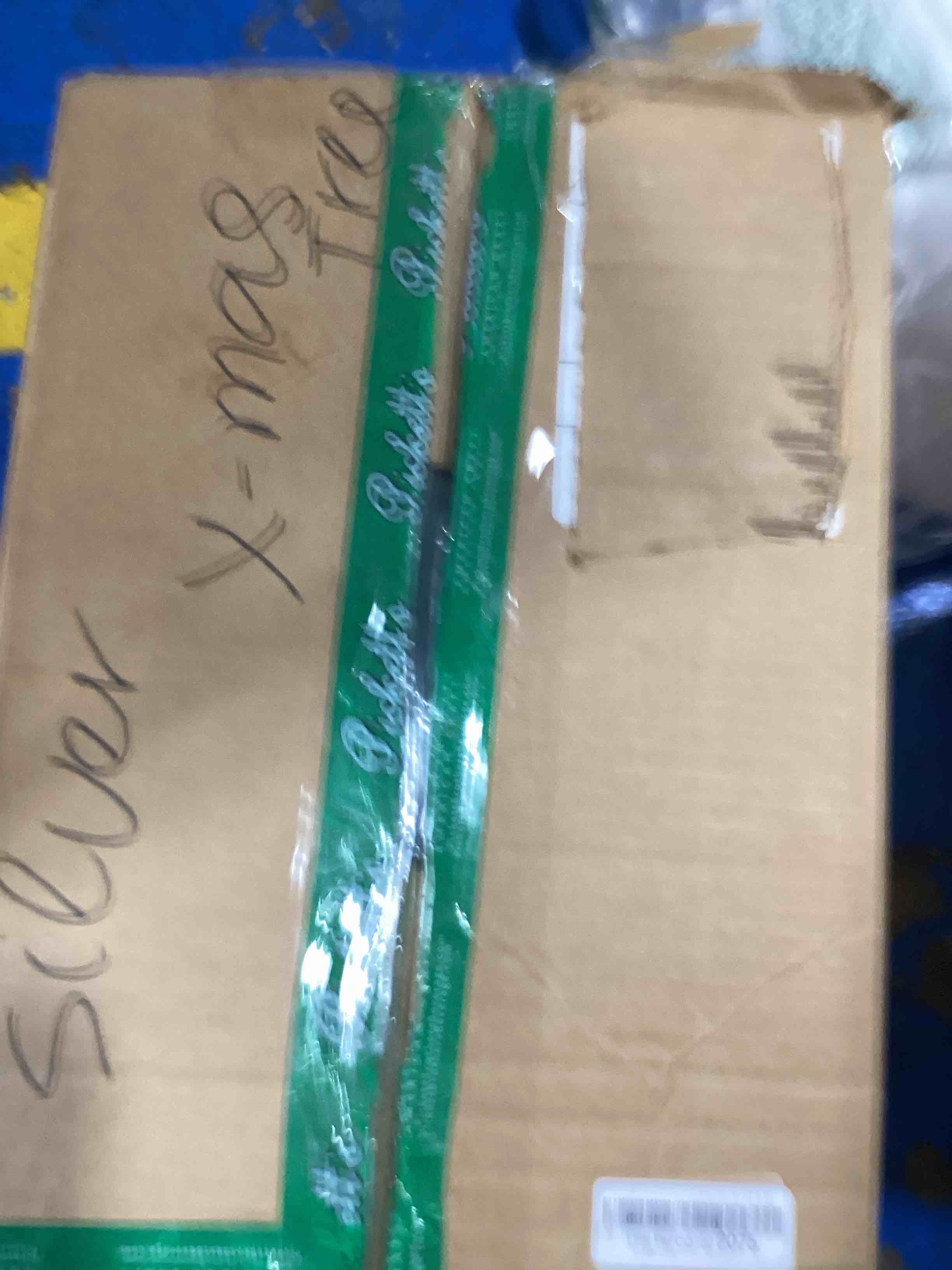 https://s3.amazonaws.com/lotting-images-prod/bidfta/RED6217263_1715100648850.jpeg