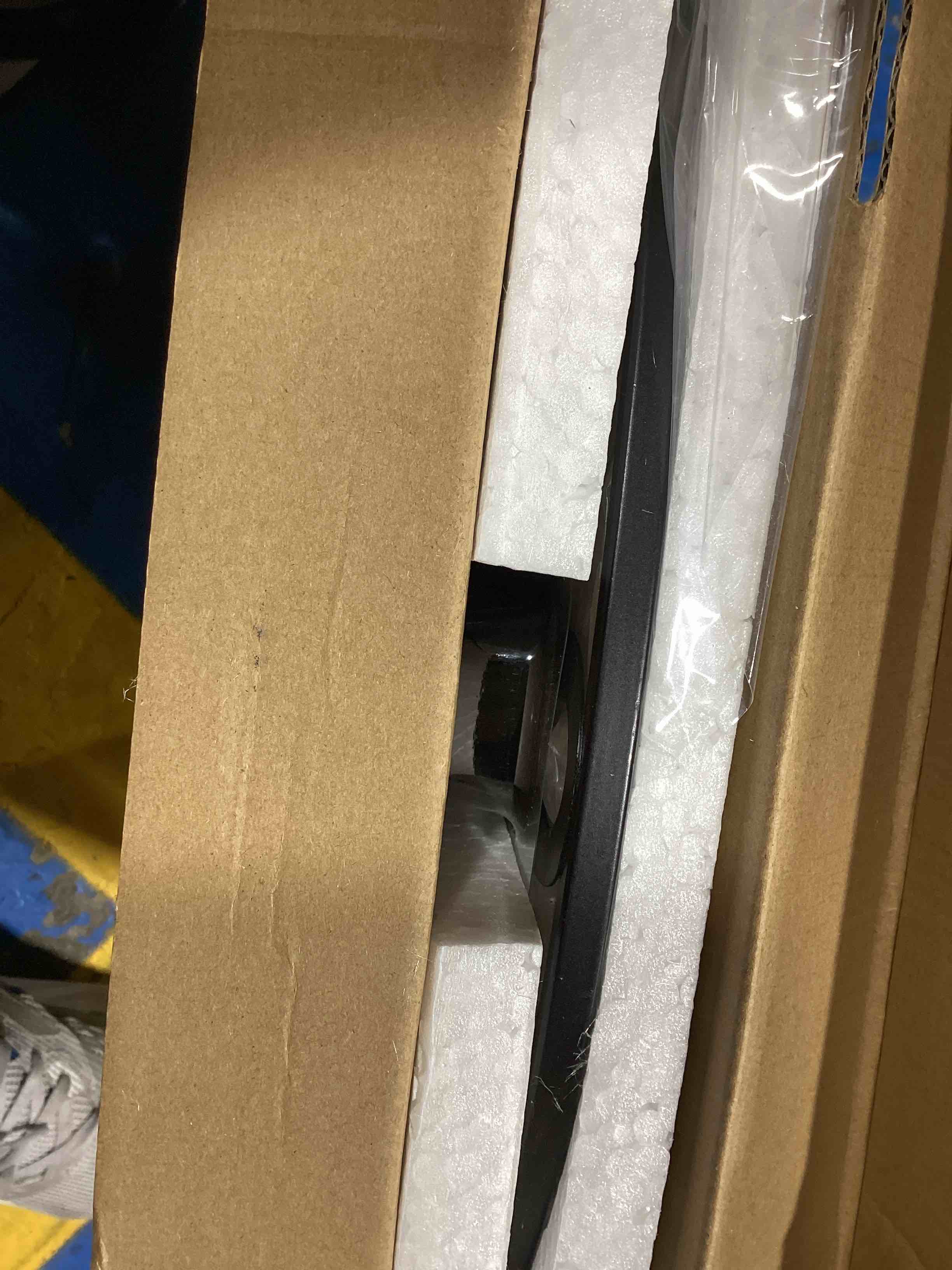 https://s3.amazonaws.com/lotting-images-prod/bidfta/RED6217268_1715097373195.jpeg