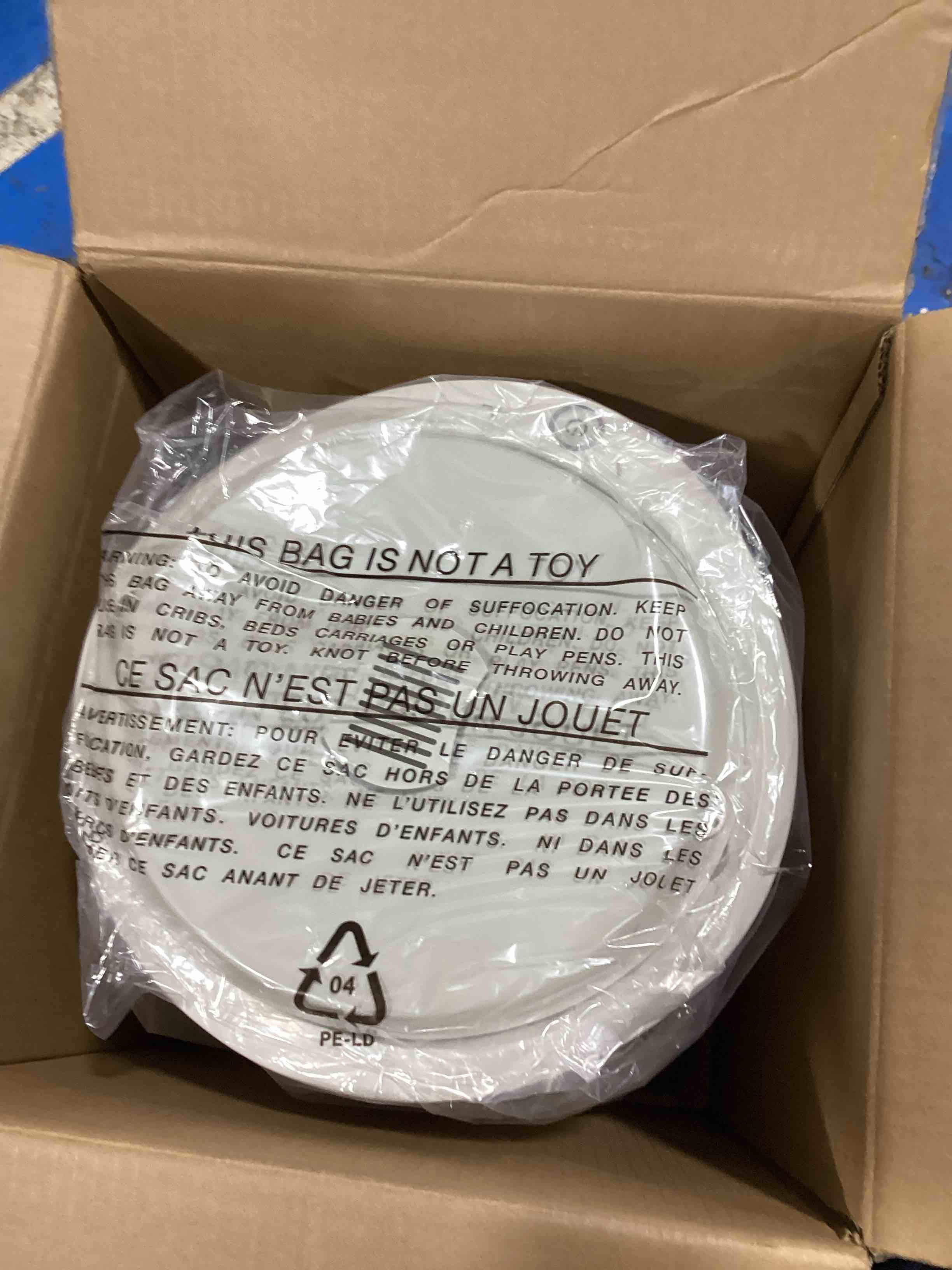 https://s3.amazonaws.com/lotting-images-prod/bidfta/RED6217271_1715096493177.jpeg
