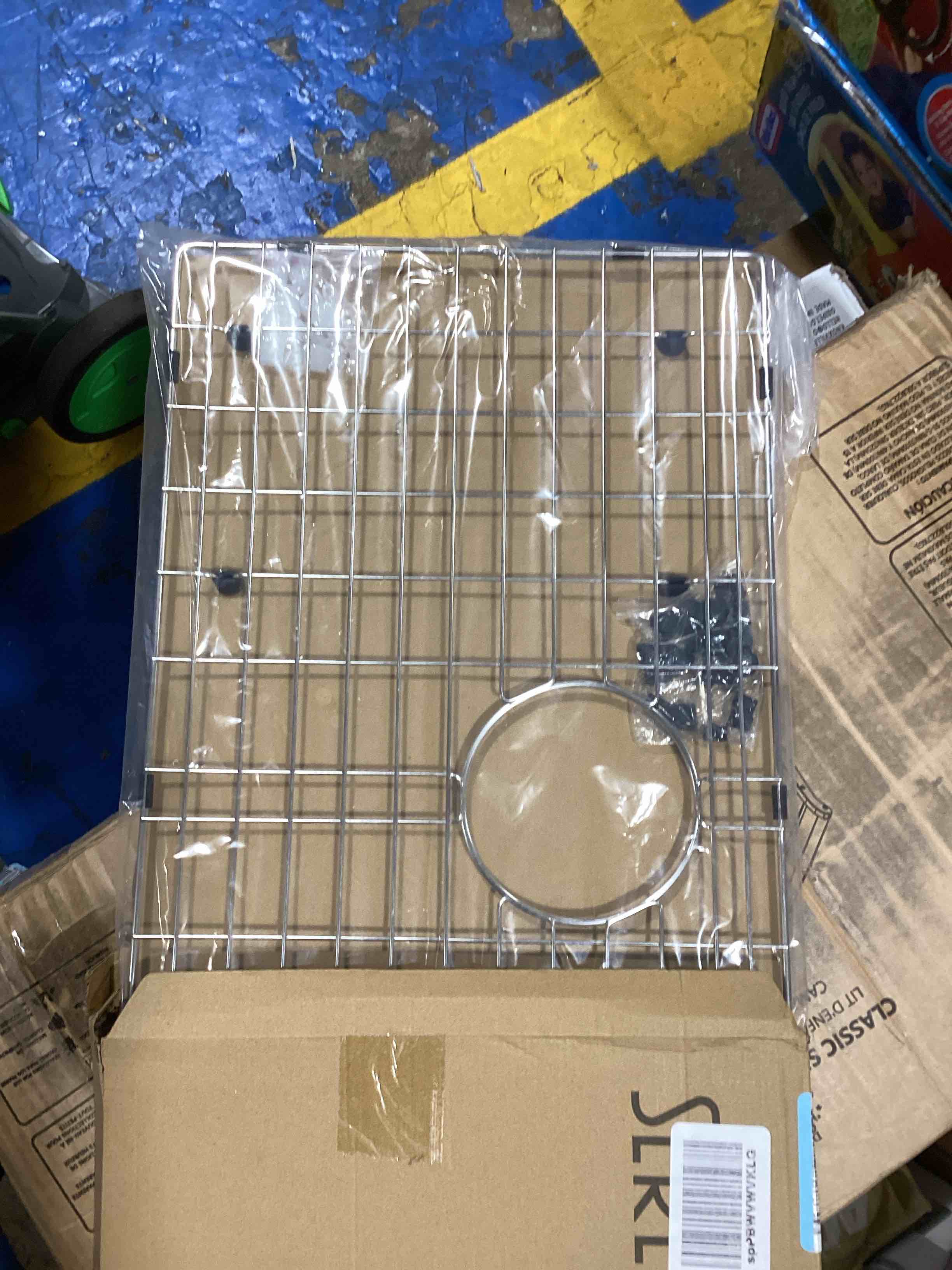 https://s3.amazonaws.com/lotting-images-prod/bidfta/RED6217283_1715093525452.jpeg