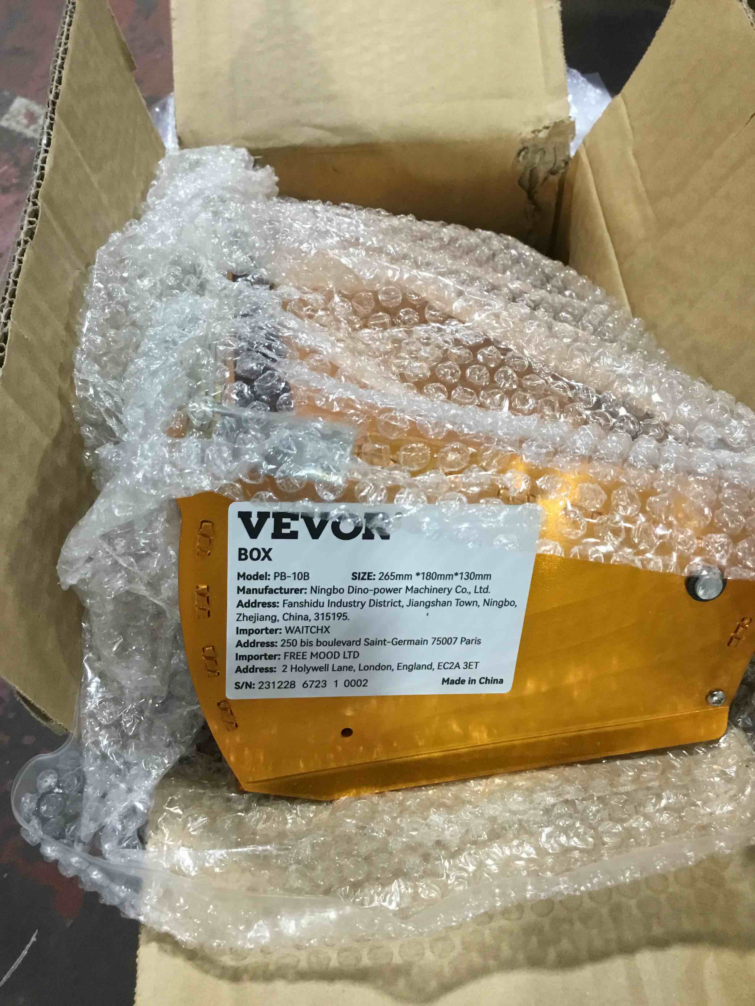 Amazon prime logo Enjoy fast, free delivery, exclusive deals, and award-winning movies & TV shows with Prime Try Prime and start saving today with fast, free delivery $69.65 FREE Returns  FREE delivery Friday, April 5 Or fastest delivery Wednesday, April 3. Order within 7 hrs 16 mins Delivering to Brandenburg 40108 - Update location In Stock  Quantity: Quantity:1   Add to Cart   Buy Now Ships from Amazon.com Sold by Amazon.com Returns Eligible for Return, Refund or Replacement within 30 days of receipt Payment Secure transaction Add to List Other sellers on Amazon New (3) from $69.65   & FREE Shipping.   Sponsored   VEVOR Drywall Flat Box, 10-Inch Wide Quick Clean, Aluminum Finishing Mud Box for Plasterboard, Wallboard, Sheetrock, Bonus Mudguard, Extra 2 Stainless Steel Blades (10/12-Inch) Roll over image to zoom in                      VIDEO VEVOR Drywall Flat Box, 10-Inch Wide Quick Clean, Aluminum Finishing Mud Box for Plasterboard, Wallboard, Sheetrock, Bonus Mudguard, Extra 2 Stainless Steel Blades (10/12-Inch) Visit the VEVOR Store