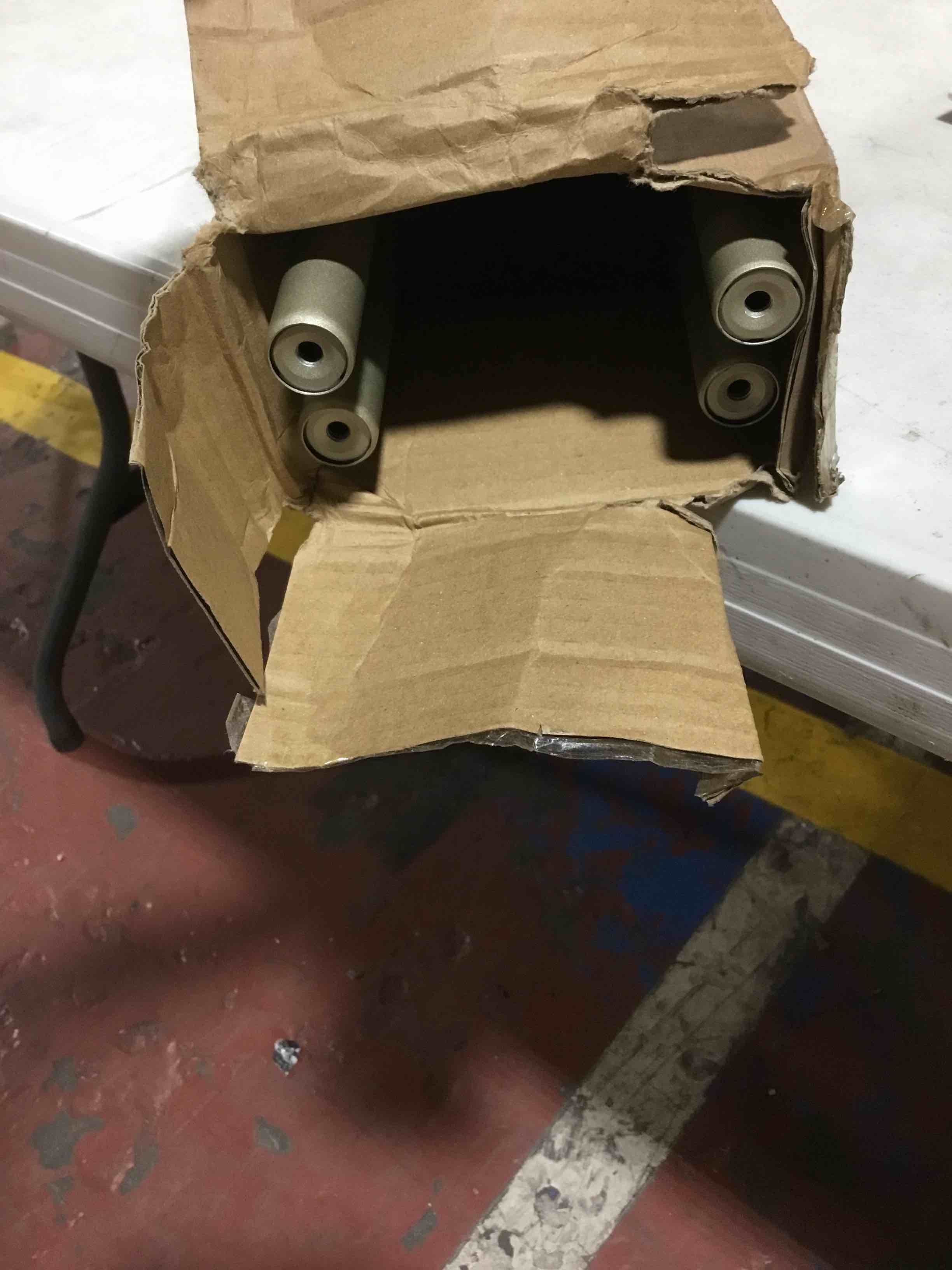https://s3.amazonaws.com/lotting-images-prod/bidfta/RED6218968_1713271393859.jpeg