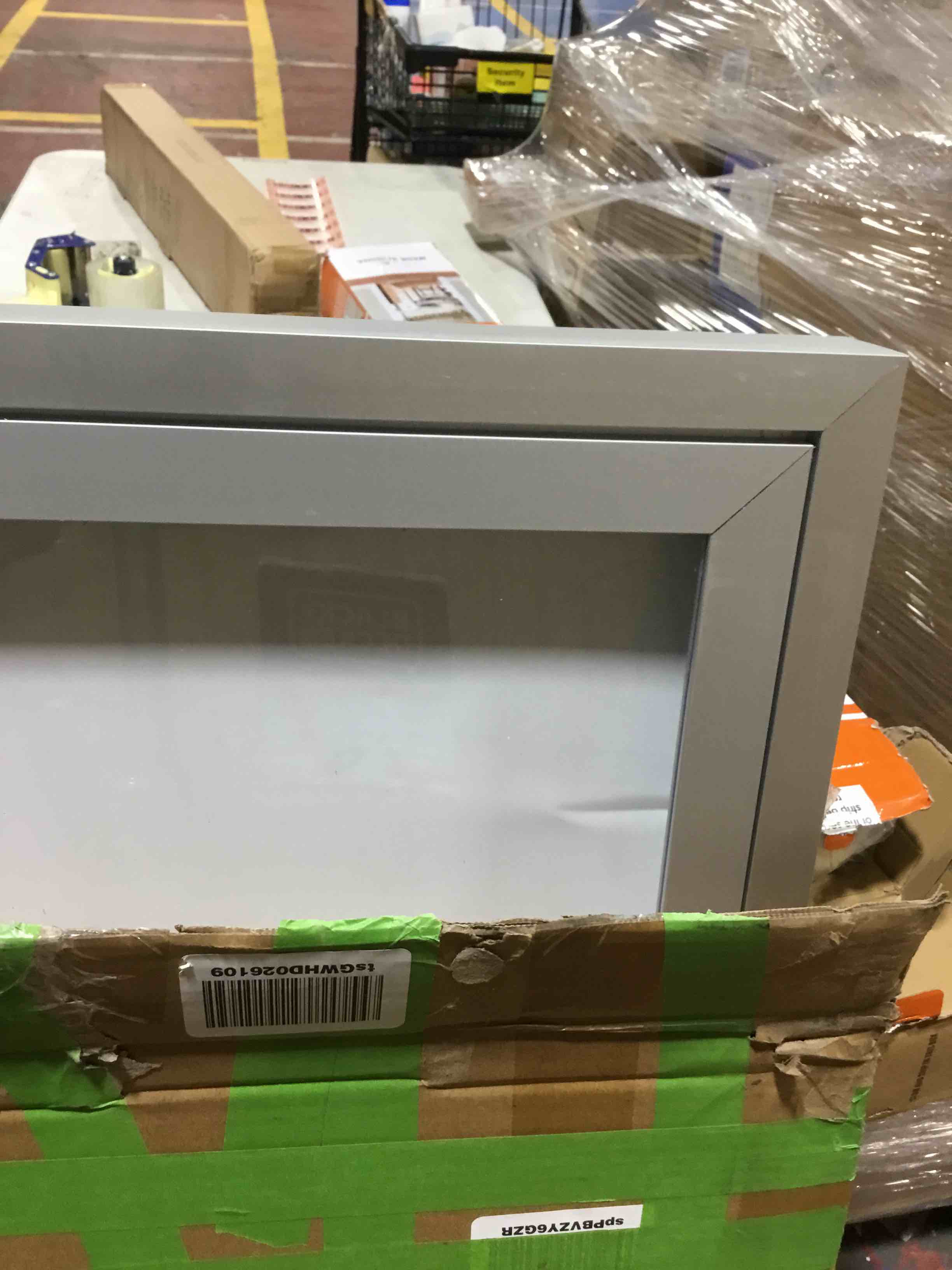 https://s3.amazonaws.com/lotting-images-prod/bidfta/RED6218970_1713271171689.jpeg
