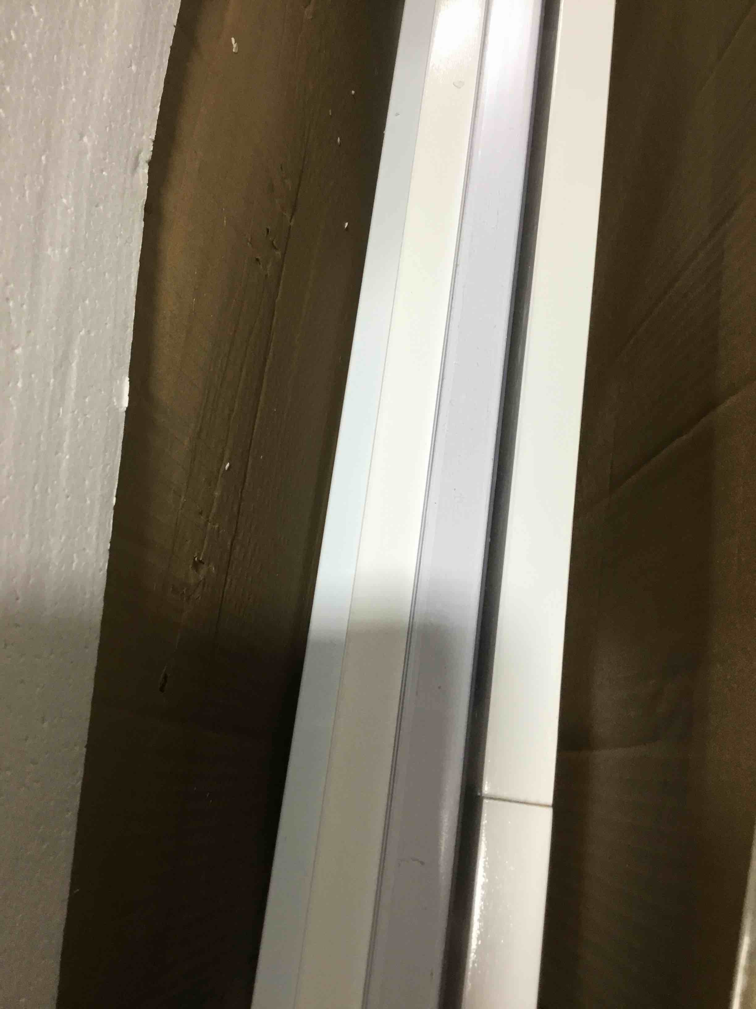 https://s3.amazonaws.com/lotting-images-prod/bidfta/RED6218978_1713272609037.jpeg