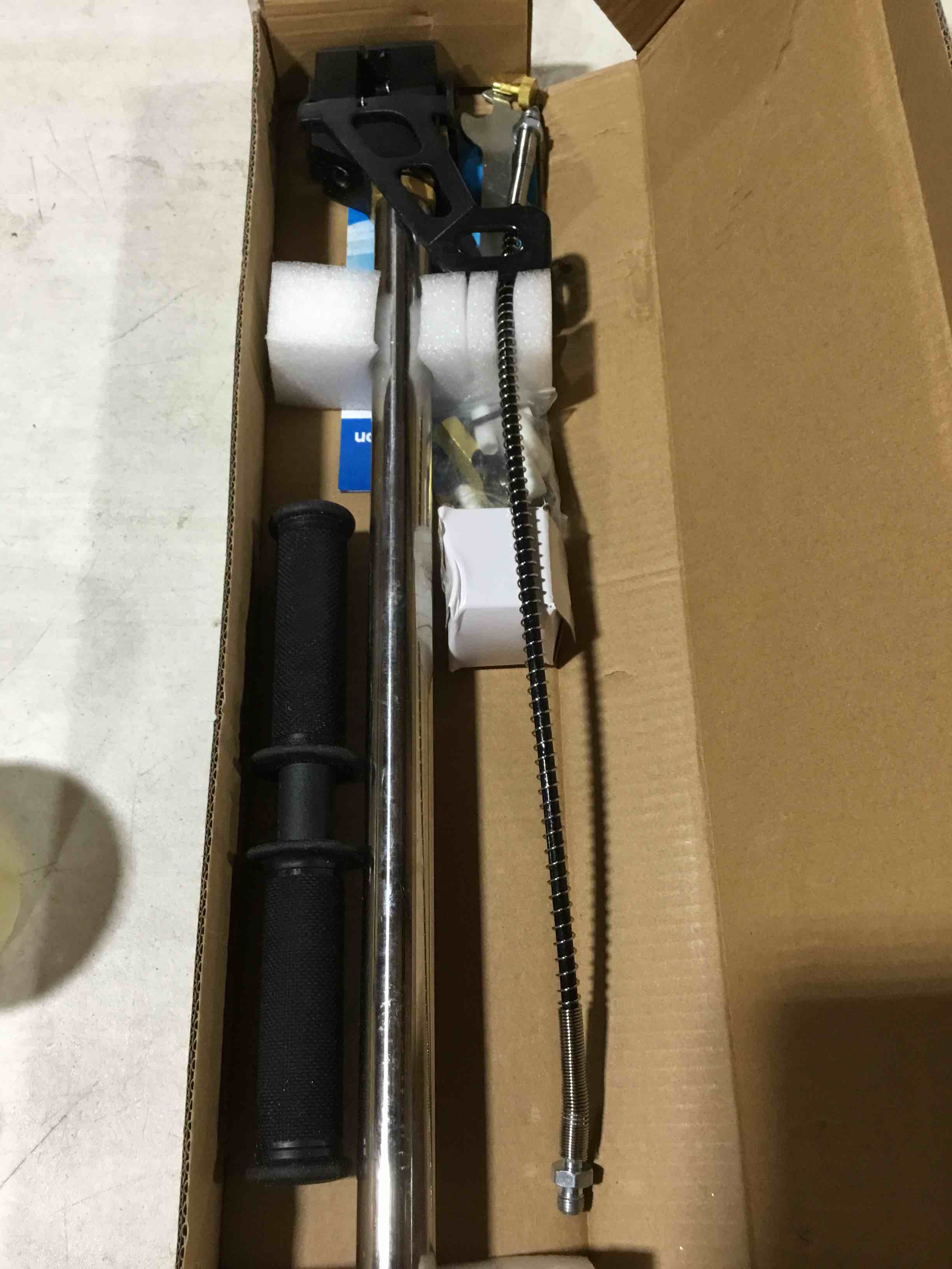 https://s3.amazonaws.com/lotting-images-prod/bidfta/RED6219019_1713282109225.jpeg