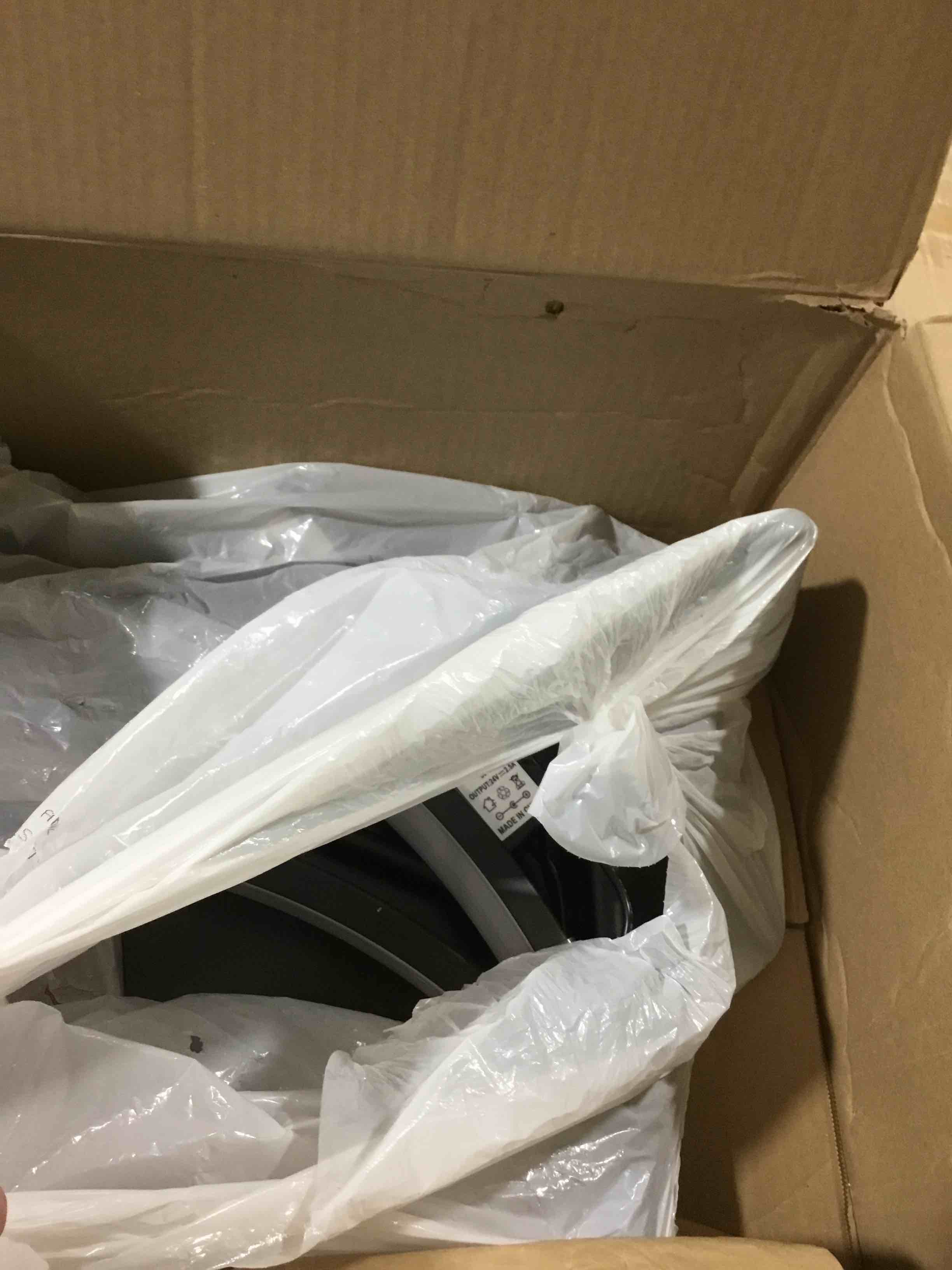 https://s3.amazonaws.com/lotting-images-prod/bidfta/RED6219402_1713897677778.jpeg